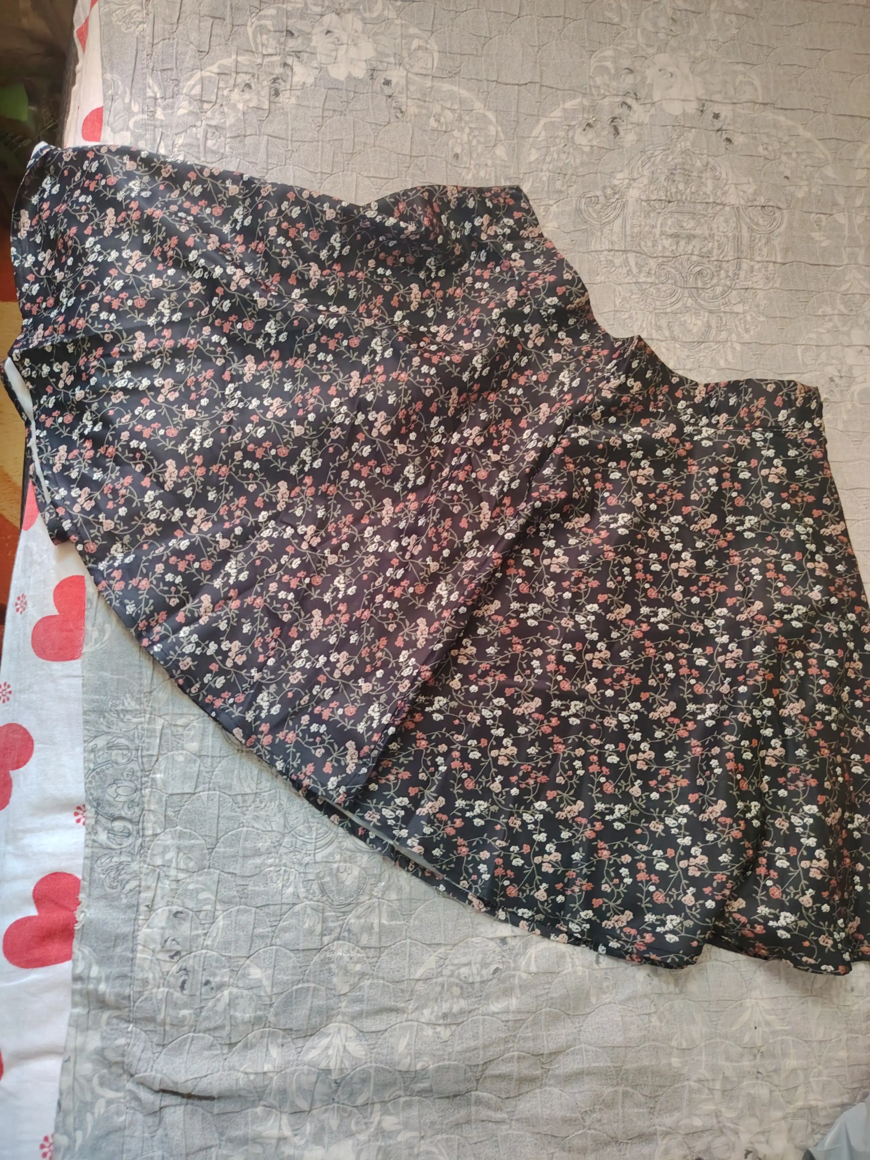 Ayollar uchun kalta, yozgi, mini yubka