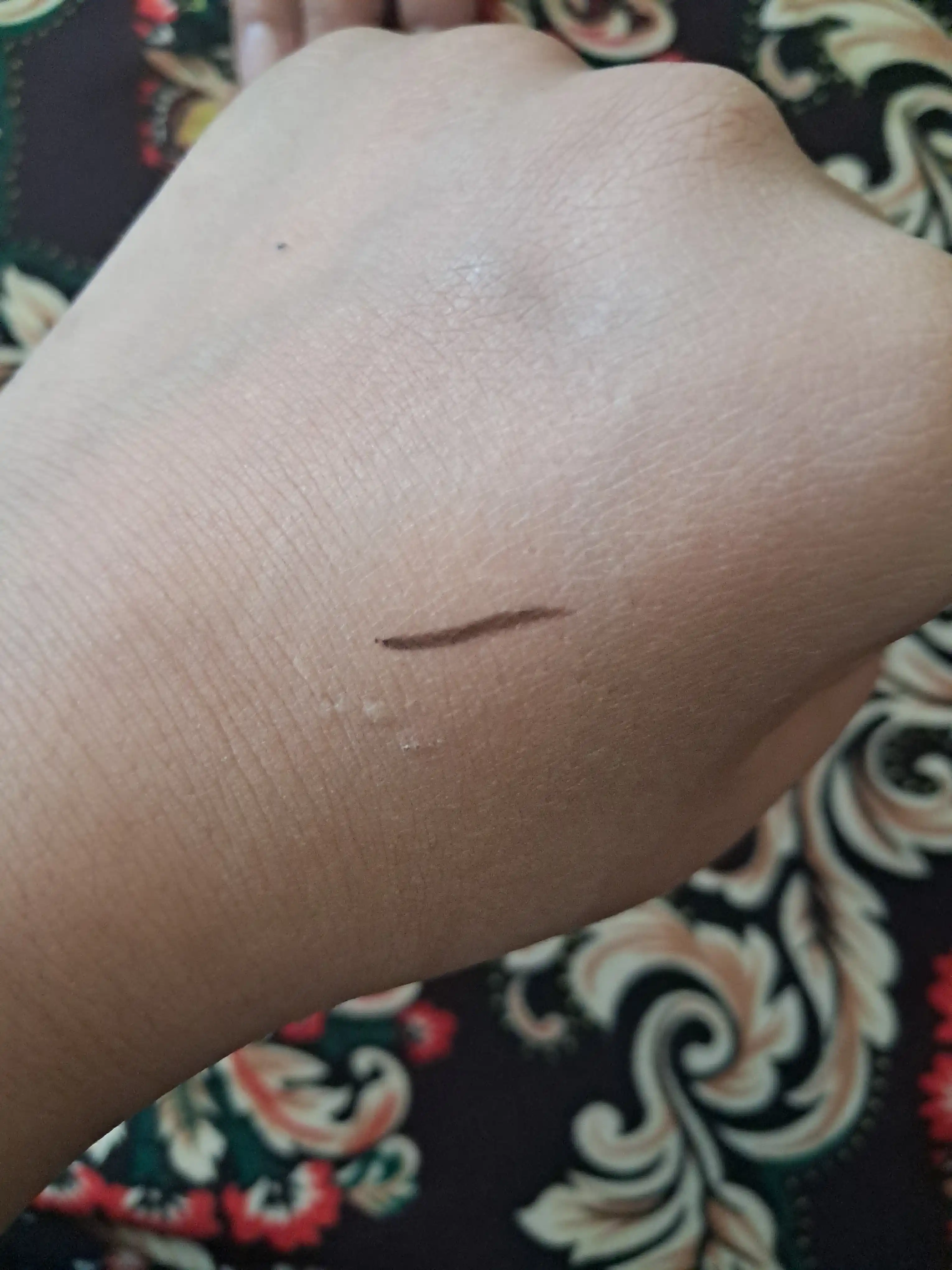 Ayollar va qizlar uchun ko'zga o'chmas qalam, 1.8 g