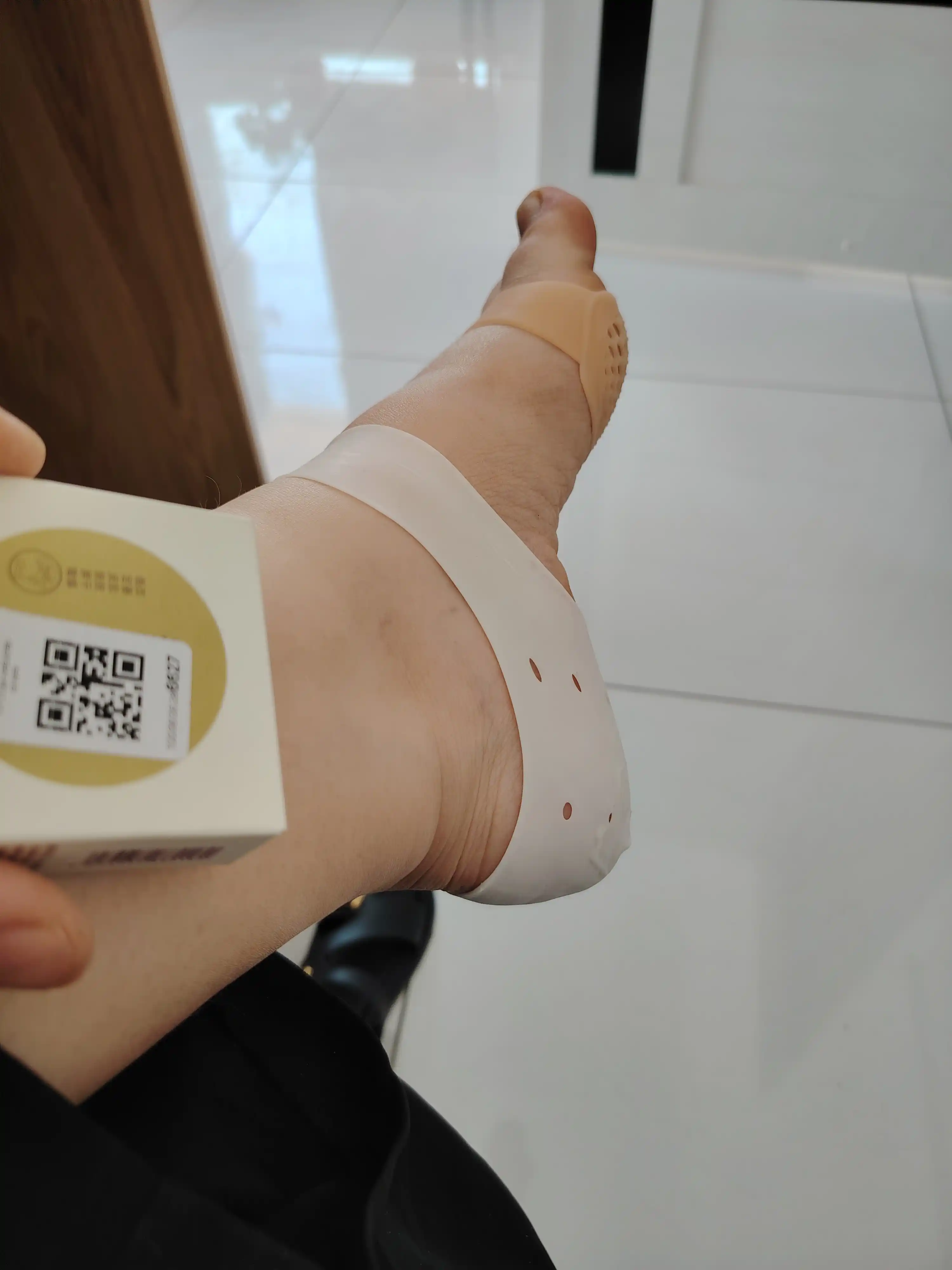 Tovon yoriqlarini davolovchi silikon paypoqlar, namlovchi kosmetik paypoqlar