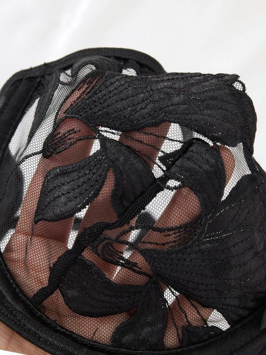 Ayollar ichki kiyimi, to‘rli to‘plam, byustgalter va trusik