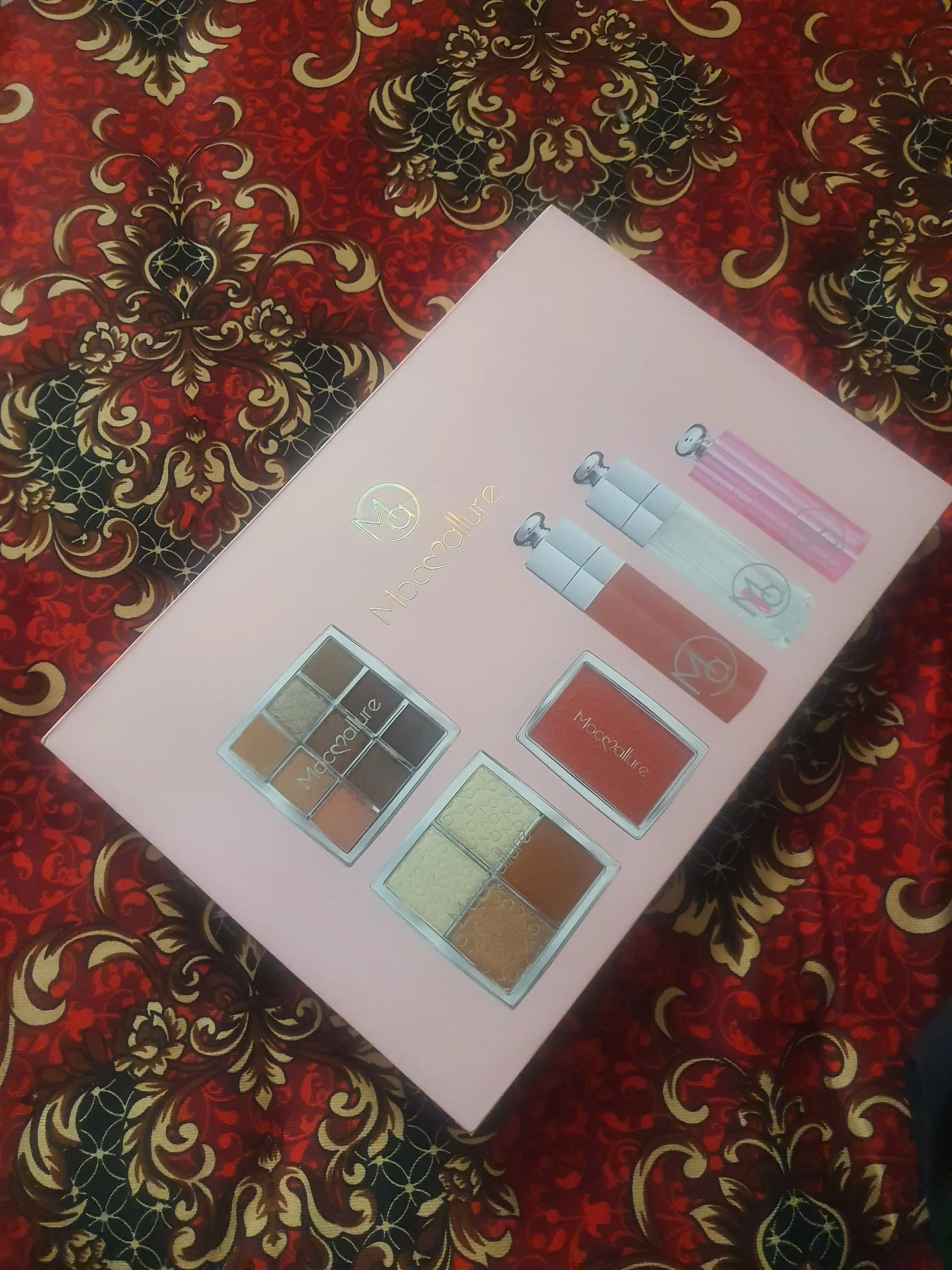 Набор косметики Mocallure Professional Make Up Kit, палетка теней, блеск, румяна