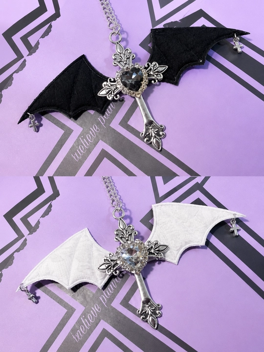 Gotik uslubdagi choker va kulon, metall aksessuarlar