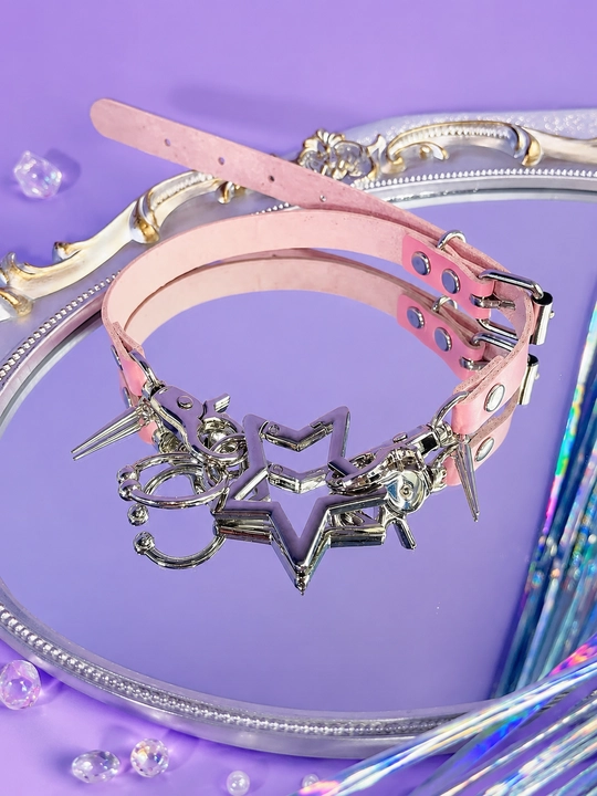 Gotik uslubdagi choker va kulon, metall aksessuarlar