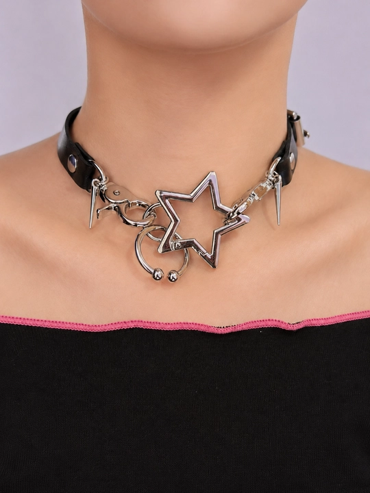 Gotik uslubdagi choker va kulon, metall aksessuarlar