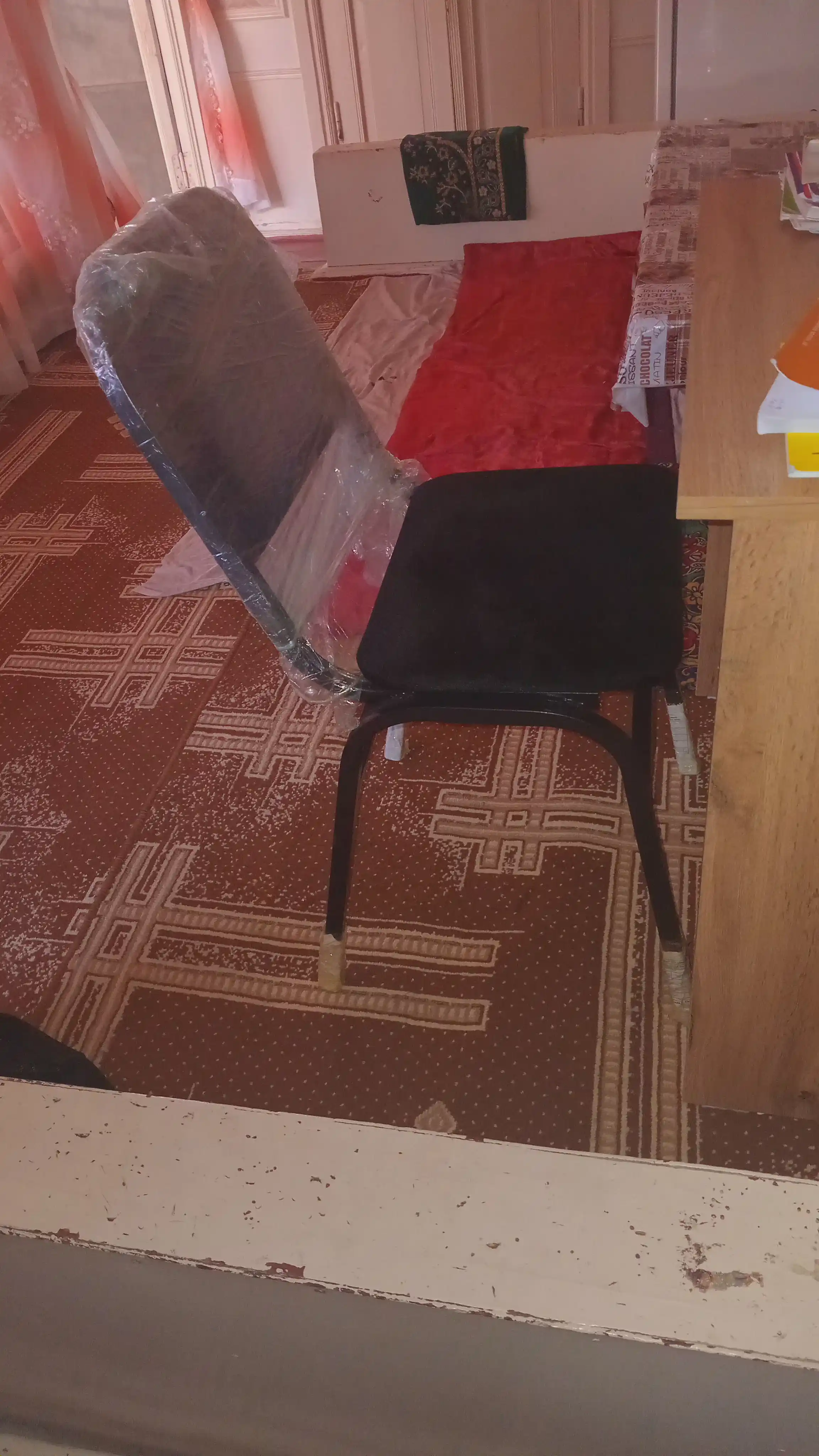 Turon stul, ofis, majlis zallari, ta'lim uchun, 200 kg gacha