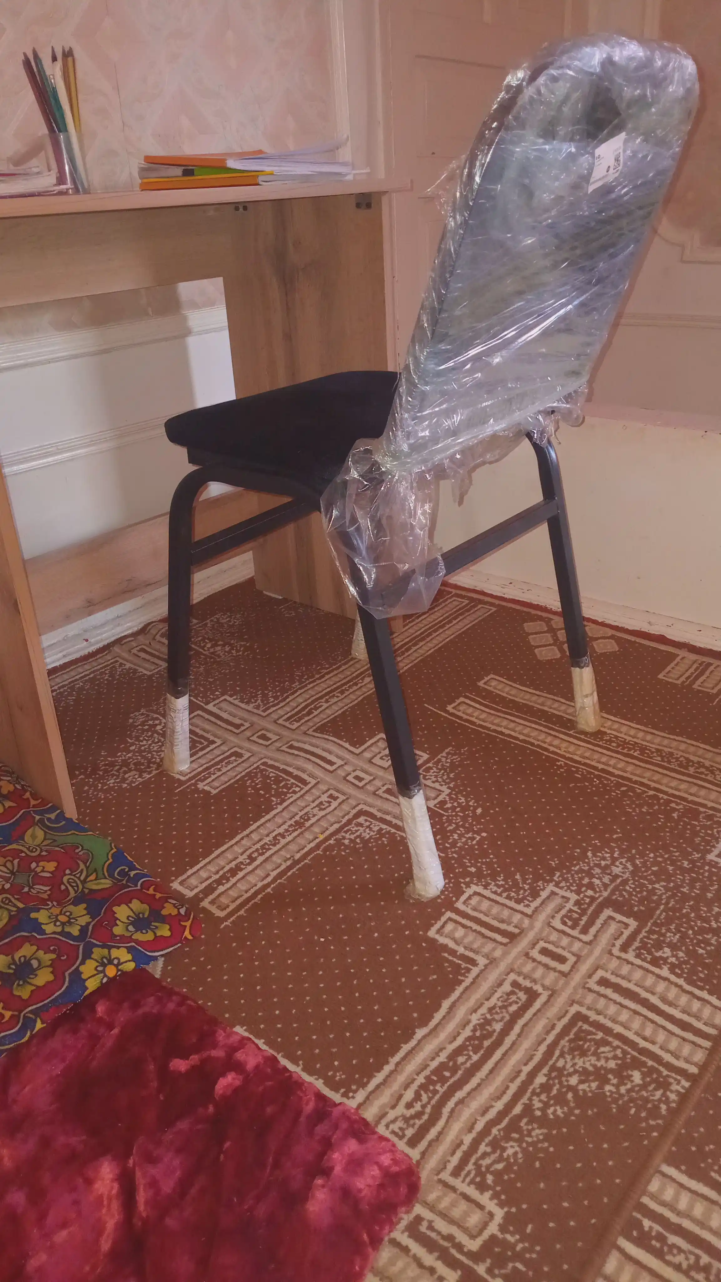Turon stul, ofis, majlis zallari, ta'lim uchun, 200 kg gacha