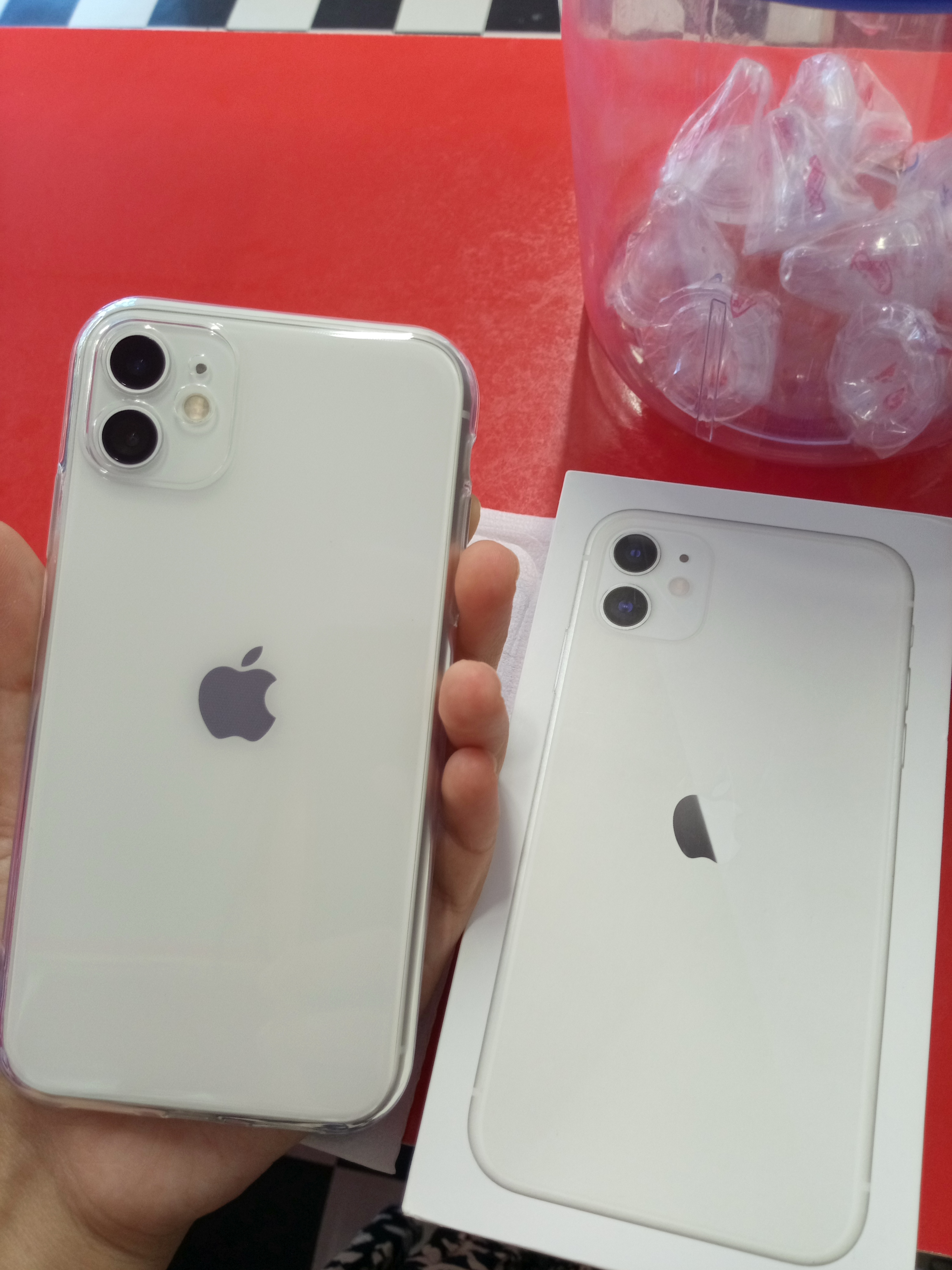 Smartfon Apple iPhone 11, 128,256 GB Sim+Esim, chexol va shisha sovg'a sifatida