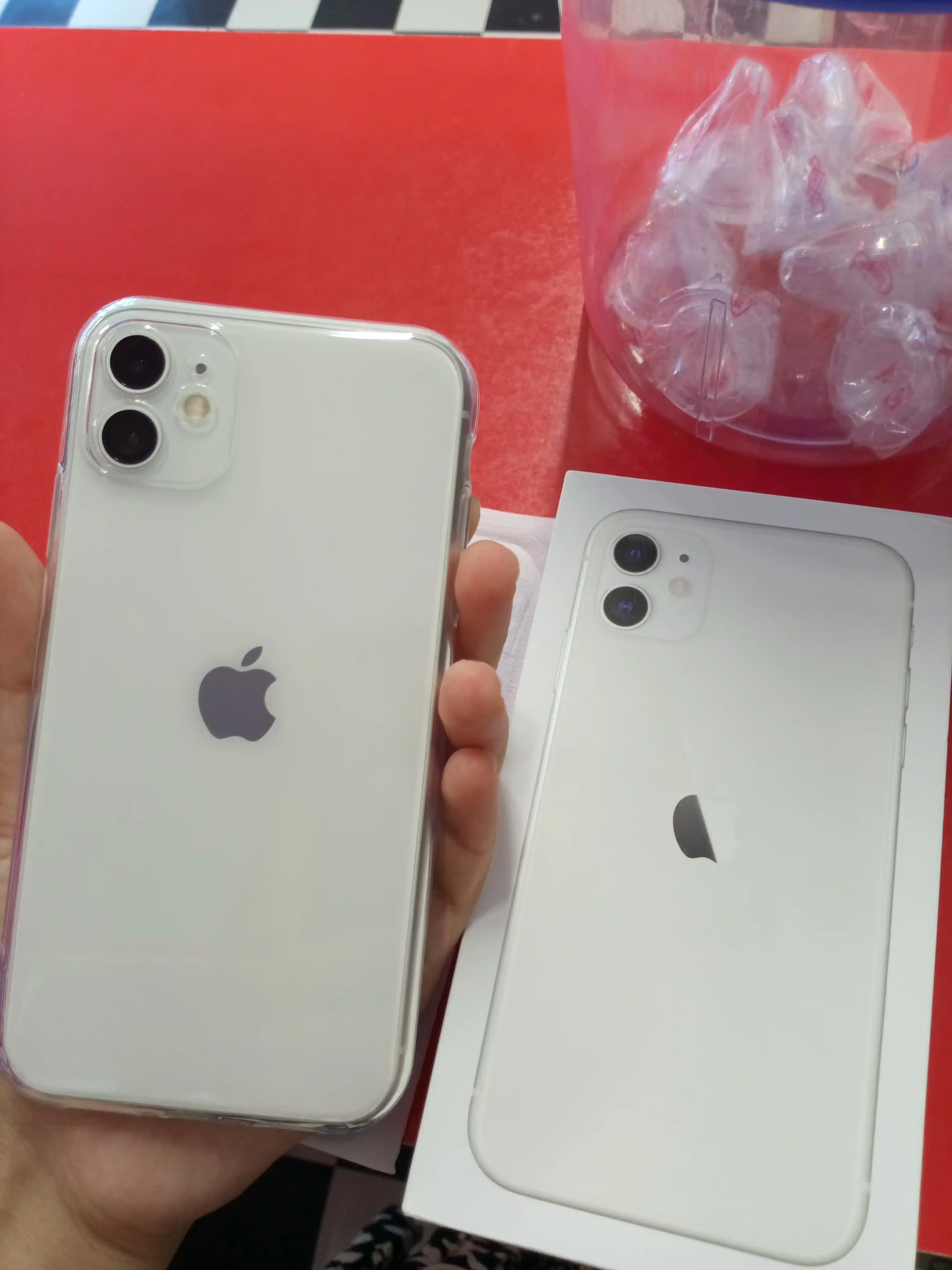 Smartfon Apple iPhone 11, 128,256 GB Sim+Esim, chexol va shisha sovg'a sifatida