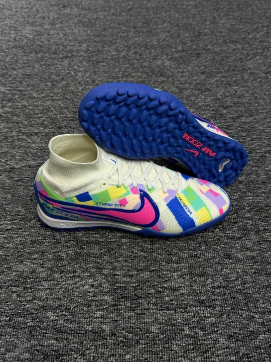 Футбольные сороконожки Nike Air Zoom. Профессиональная обувь