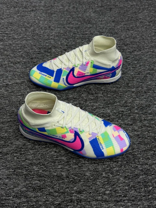Футбольные сороконожки Nike Air Zoom. Профессиональная обувь