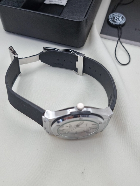 Erkaklar qo‘l soati Hublot Quartz – Mineral shisha, silikon remeshok, sana ko‘rsatkichi