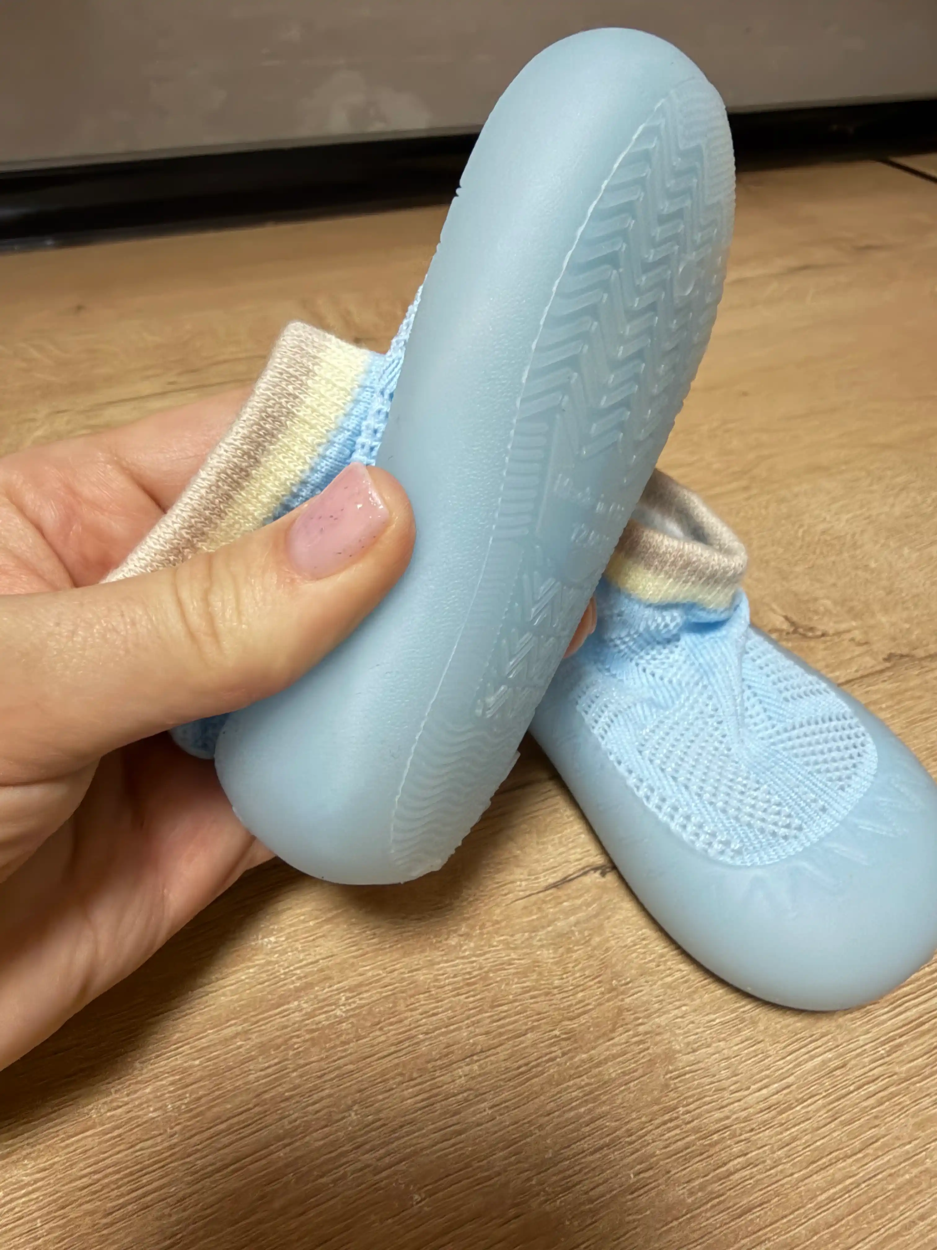 Kichkintoylar uchun sirpanmaydigan sliponlar, qizlar uchun pinetkalar, bolalar paypog'i