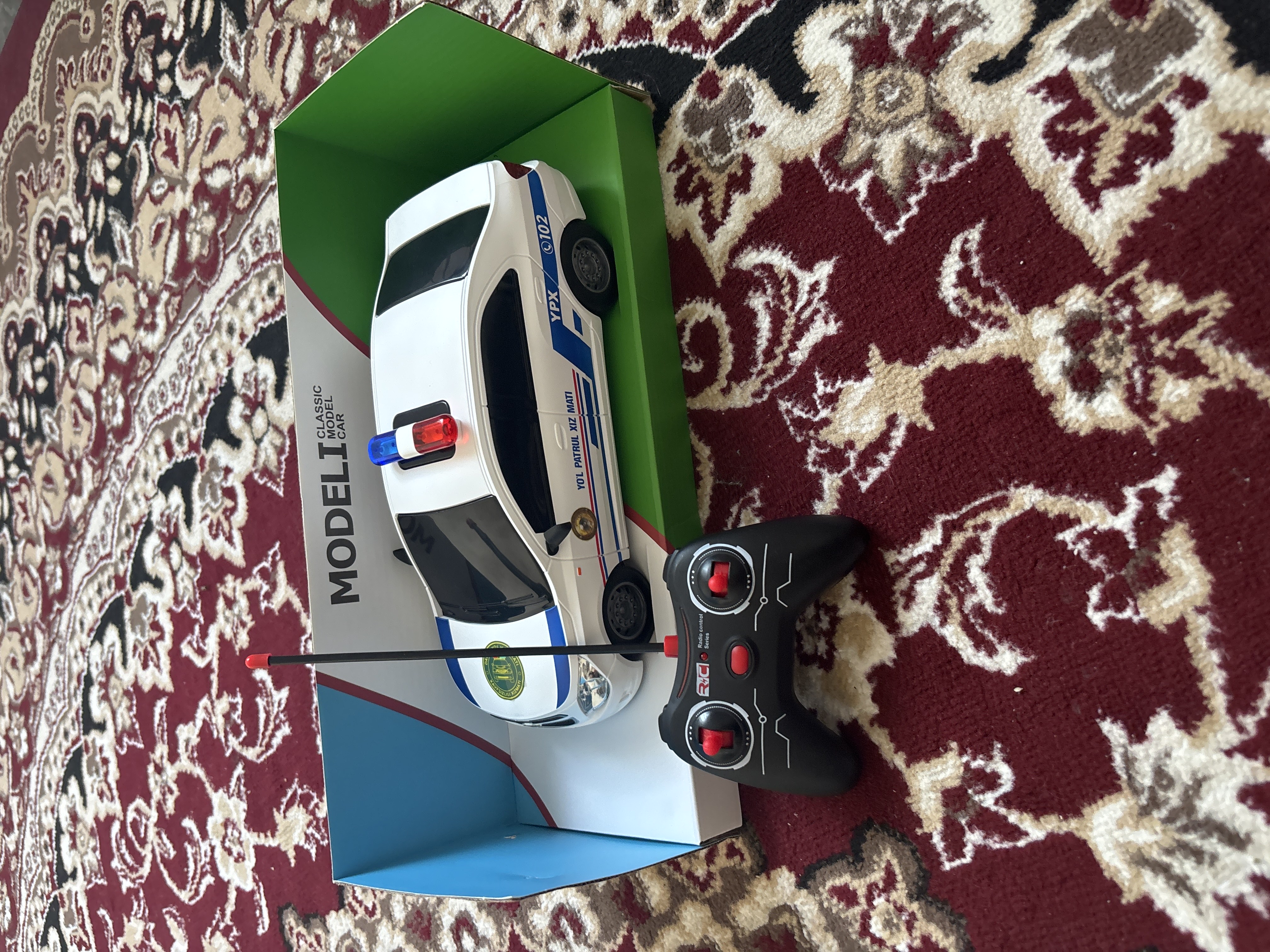 Машинка на пульте управления FIDGO Chevrolet Cobalt, 1:16, с аккумулятором