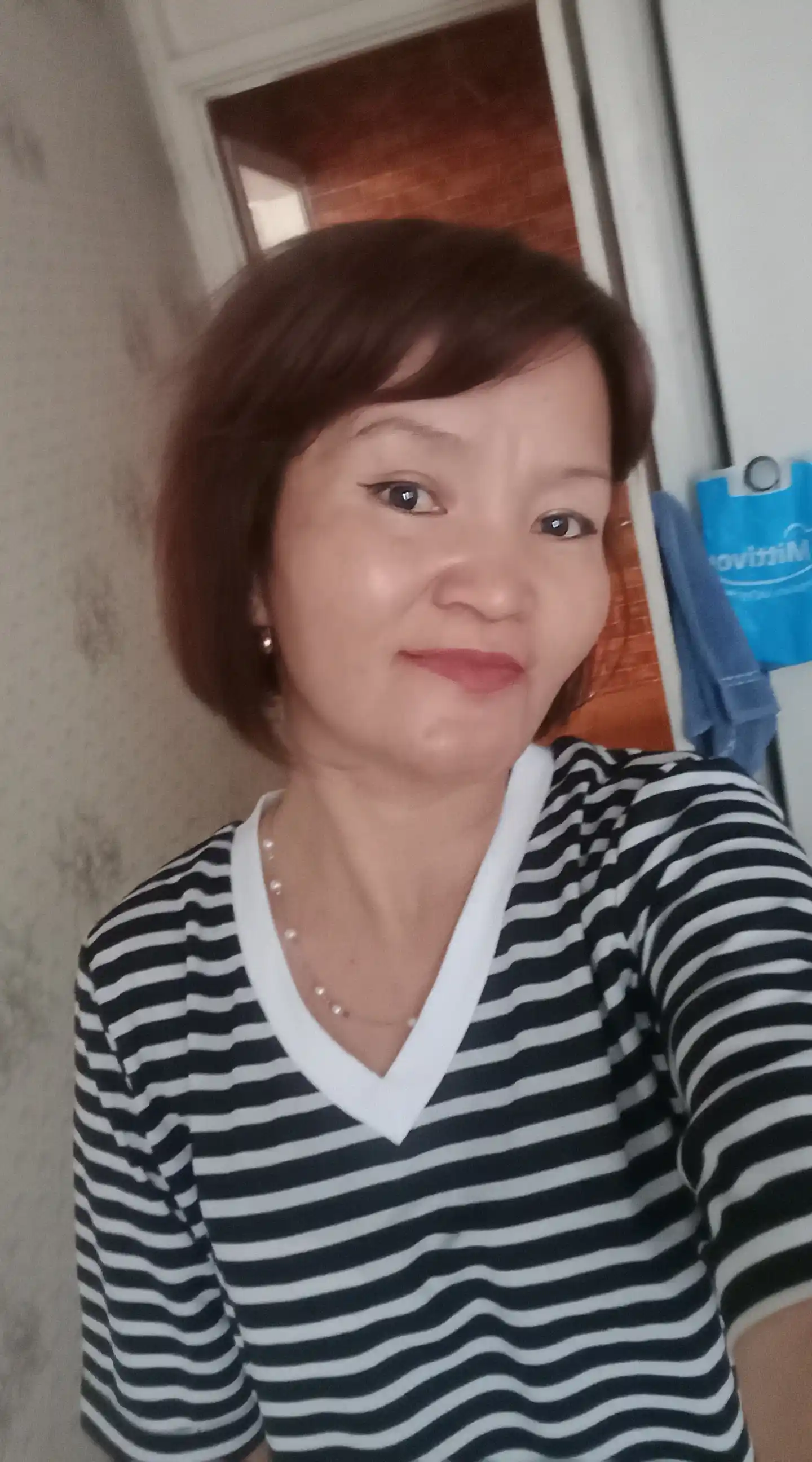 Ayollar uchun chiziqli kundalik ko'ylak