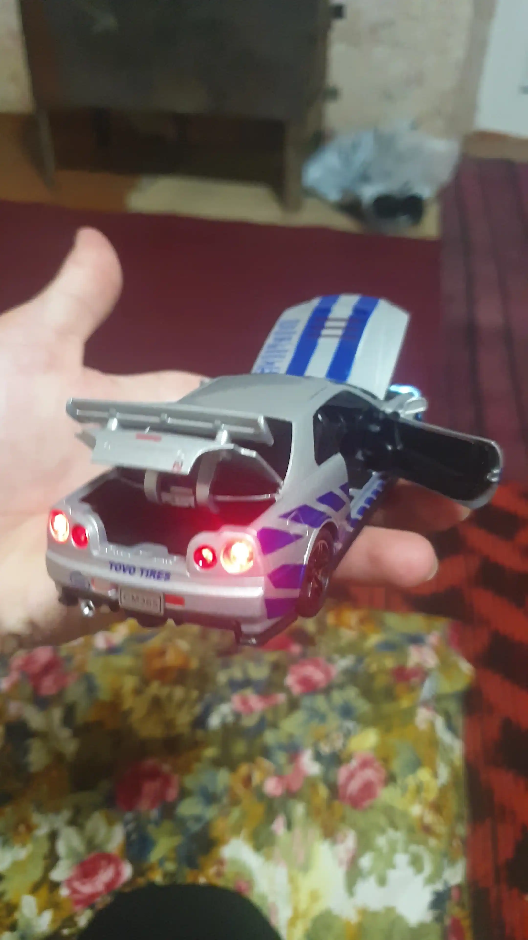 Модель Nissan GTR-34 Skyline, масштаб 1/32, железная, звуковая, светящиеся и открывающиеся