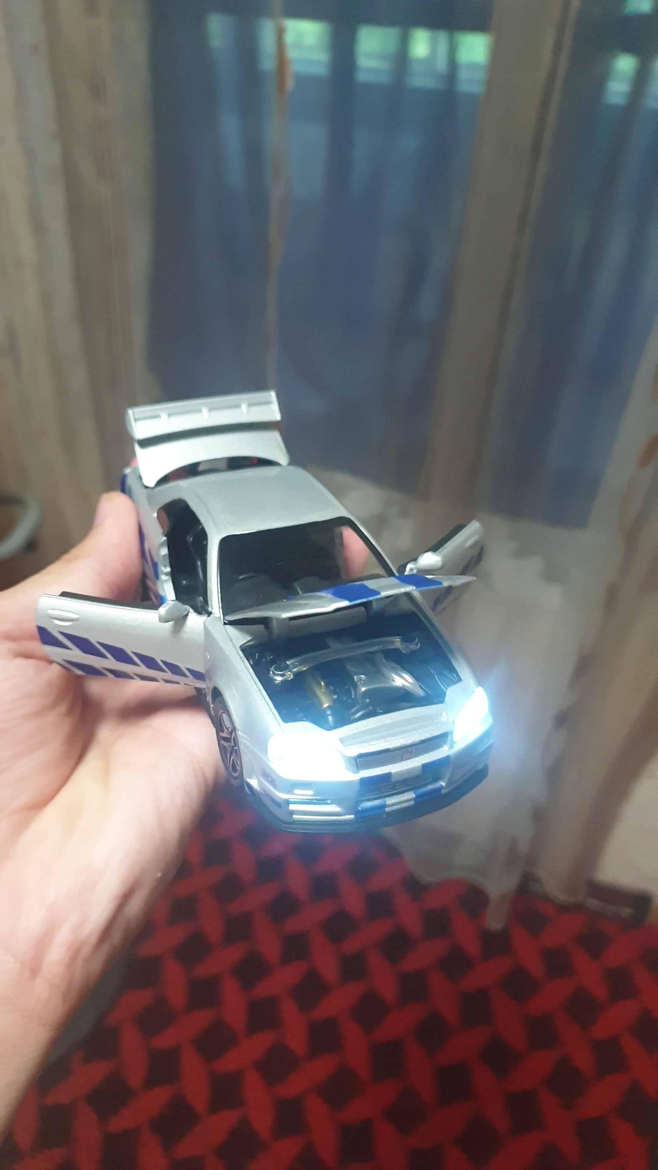Модель Nissan GTR-34 Skyline, масштаб 1/32, железная, звуковая, светящиеся и открывающиеся