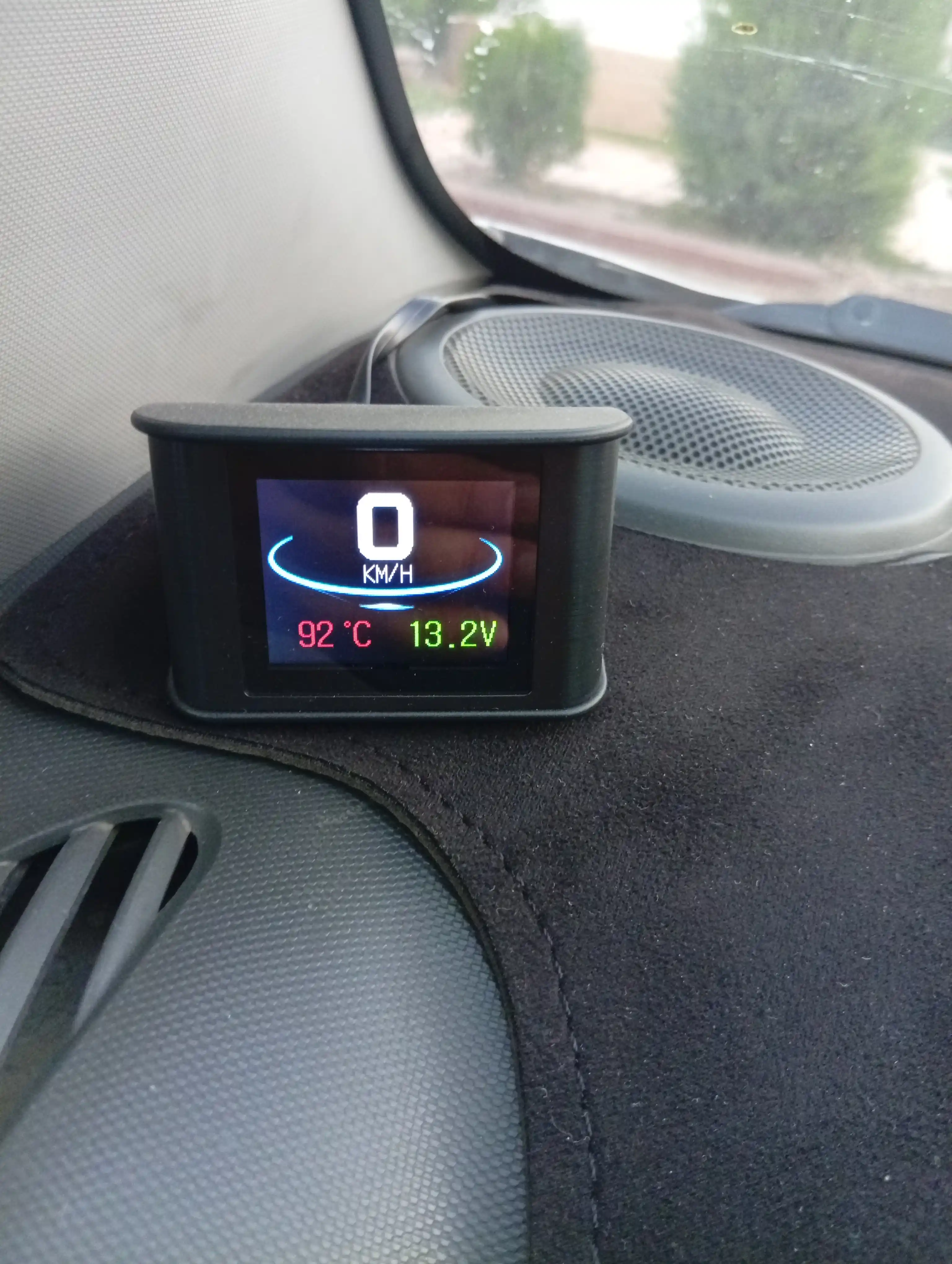 Universal OBD2 skaneri P10 ekranli, tezlik o'lchagich, harorat o'lchagich, bort kompyuteri