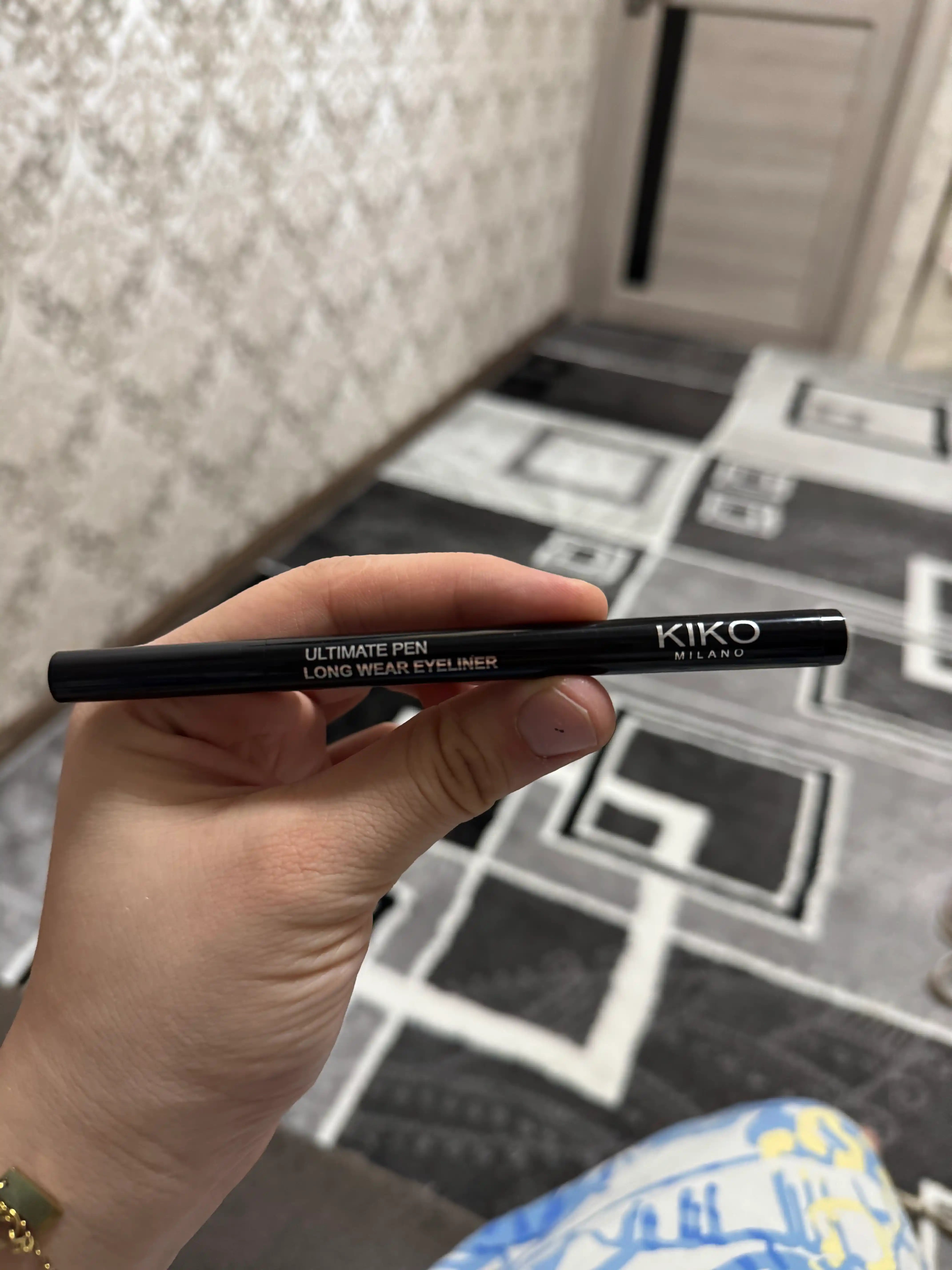 Подводка для глаз KIKO Milano Winged Eyeliner матовая черная, водостойкая