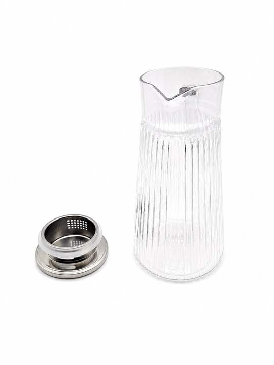 Sinmaydigan plastik grafin 1,6 l, metall filtrli qopqoq, suv, kompot va limonad uchun