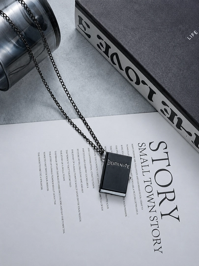 Gotik uslubdagi choker va kulon, metall aksessuarlar