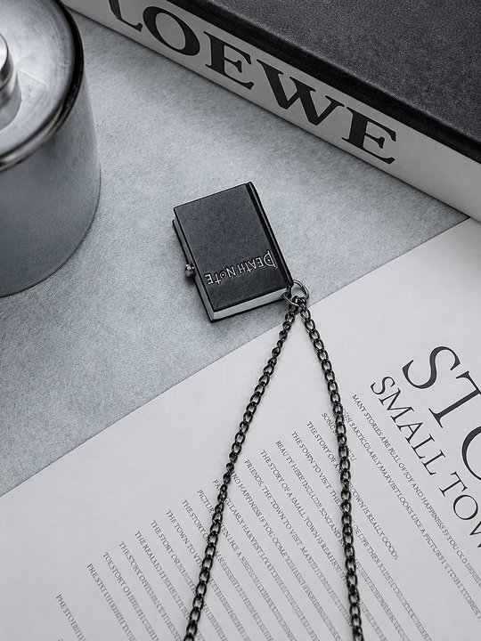 Gotik uslubdagi choker va kulon, metall aksessuarlar