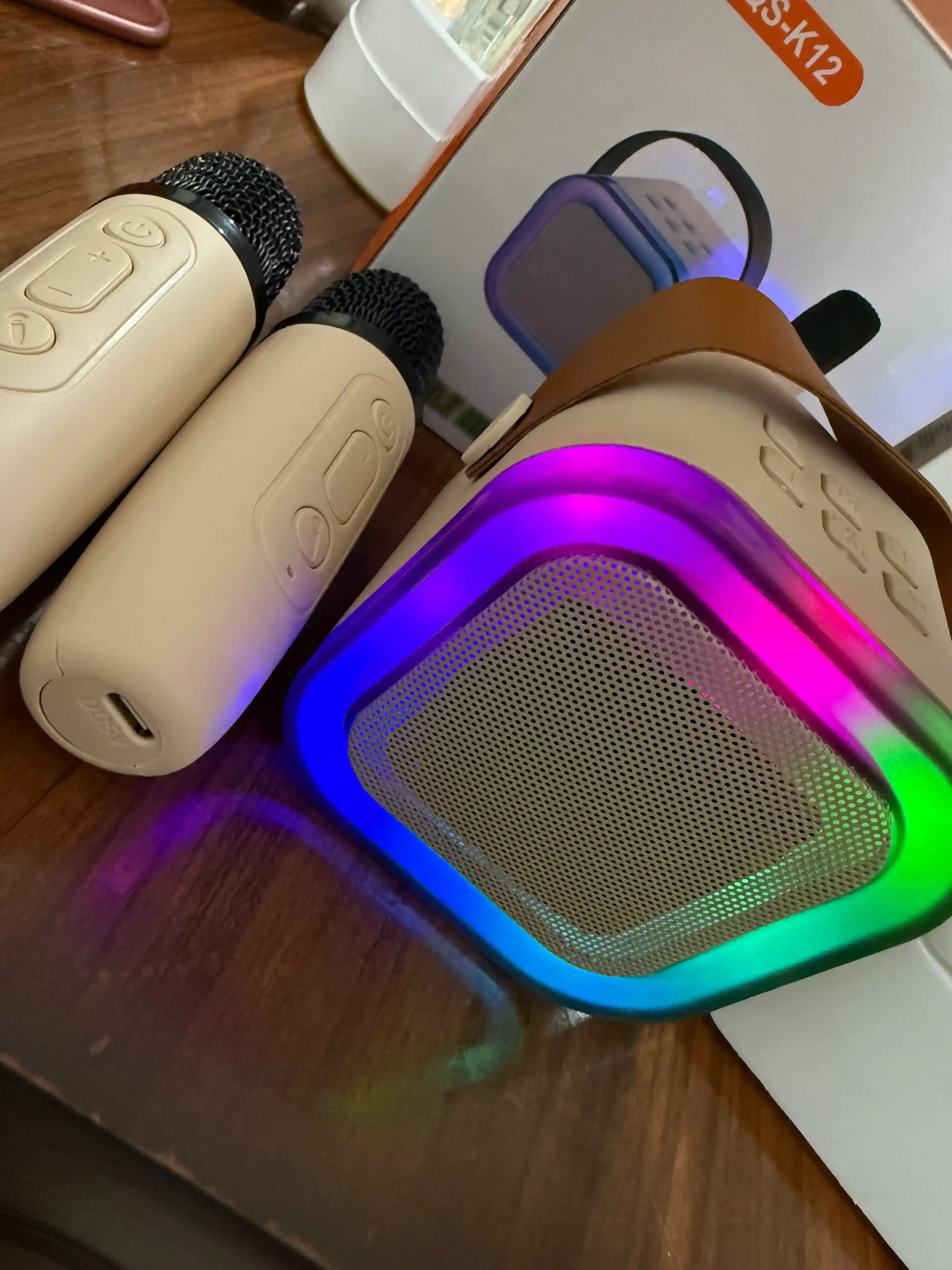 Karaoke uchun 2 ta mikrofonli portativ Bluetooth kalonka K12, karnay, RGB