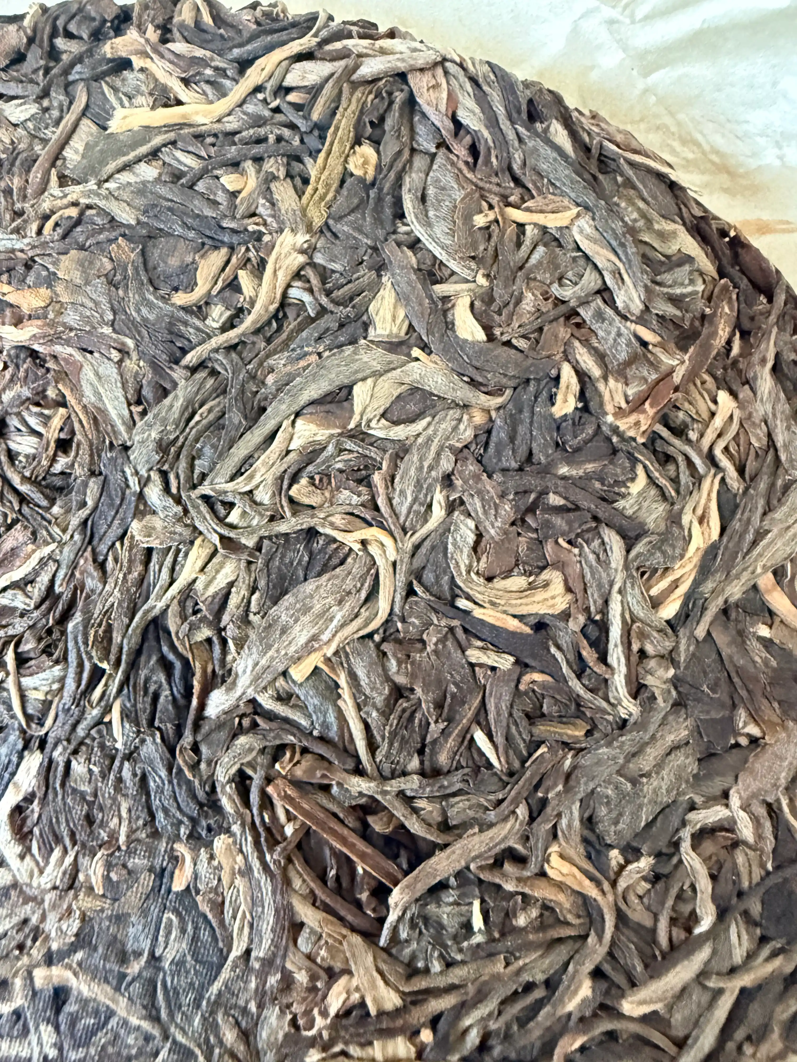 Ko'k choy Bingdao Shan, Sheng Pu-er 2015-yilgi, 357 g