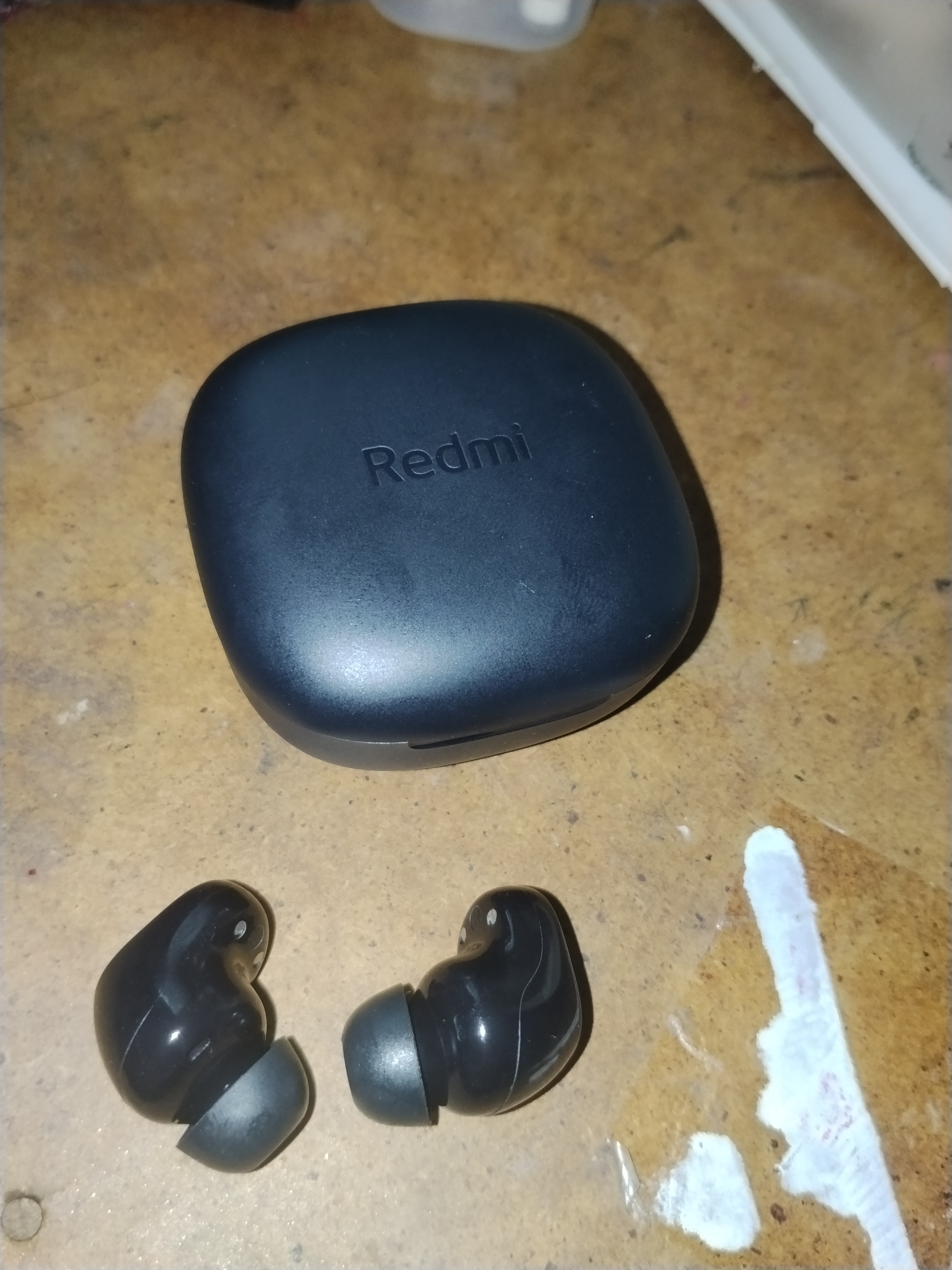 Redmi buds 6 play simsiz quloqchinlari, 36 soatgacha musiqa tinglash imkoniyati