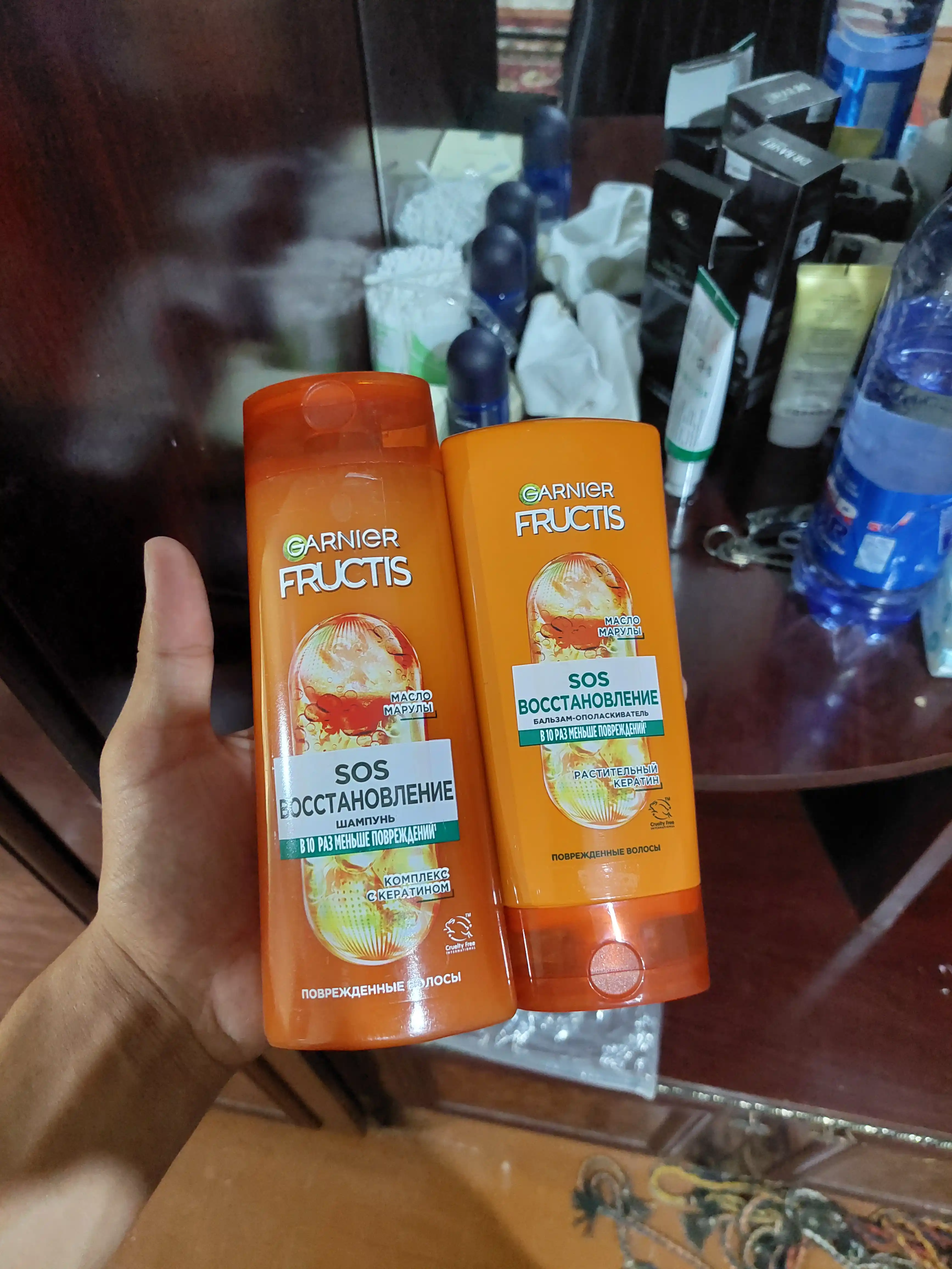 Garnier Fructis Sochni mustahkamlovchi shampun, SOS qayta tiklash, shikastlangan sochlar uchun, 250 ml