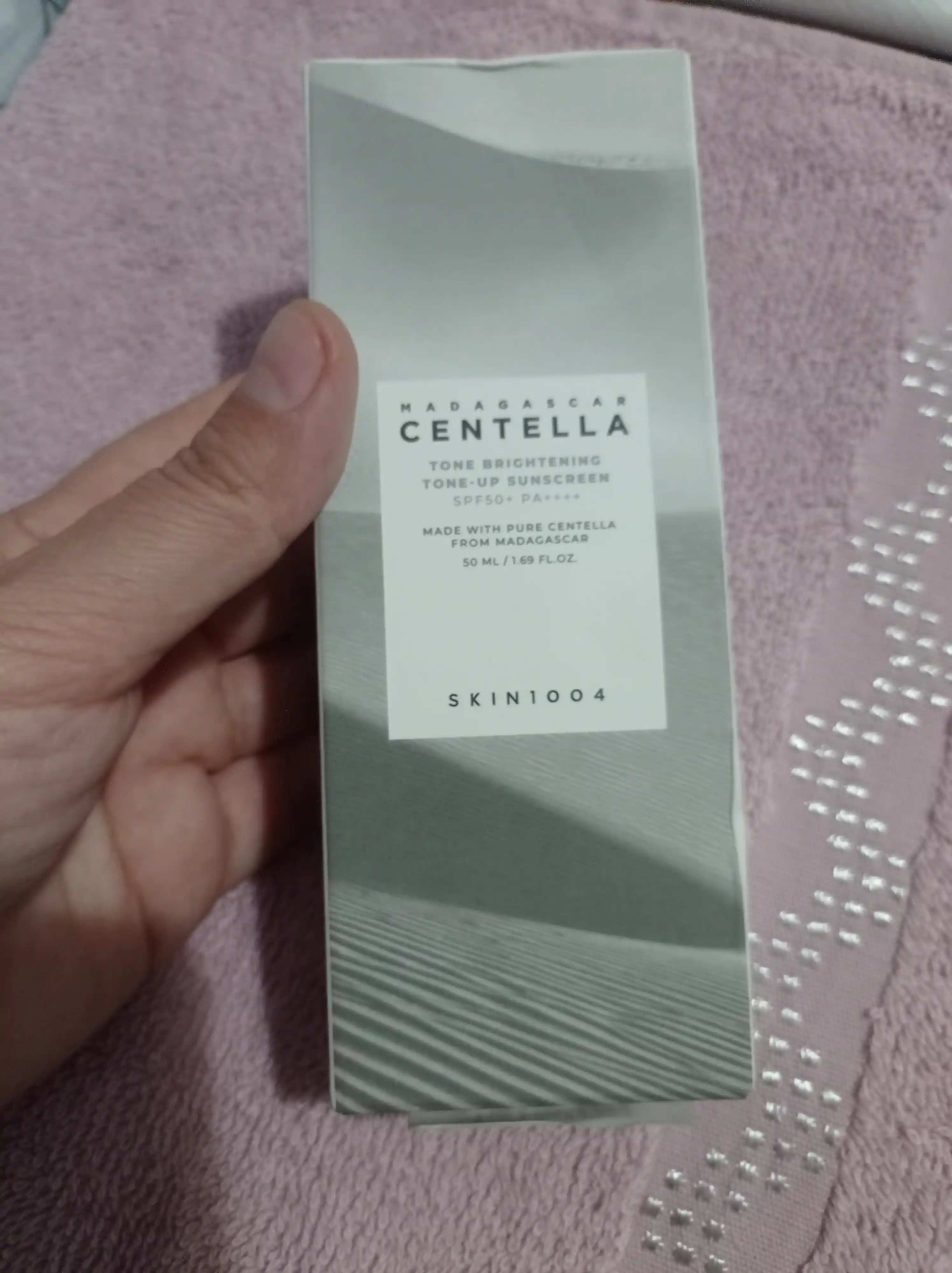 Centella Madagascar SPF 50+ — легкий солнцезащитный крем с экстрактом центеллы, 50 мл