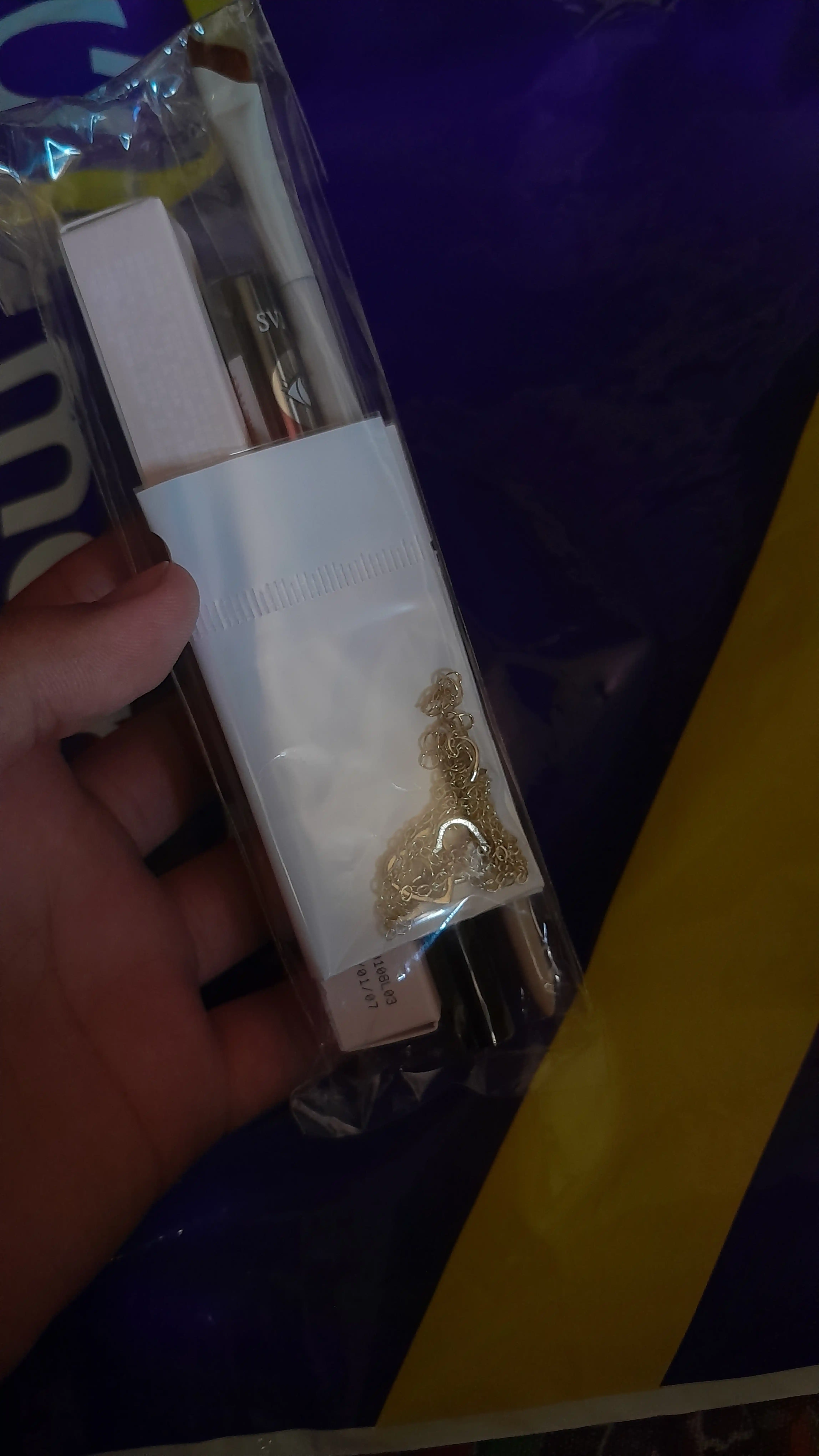 To'plami 4 tasi 1 da: tush, podvodka, cho'tka va yurak shaklidagi zanjir