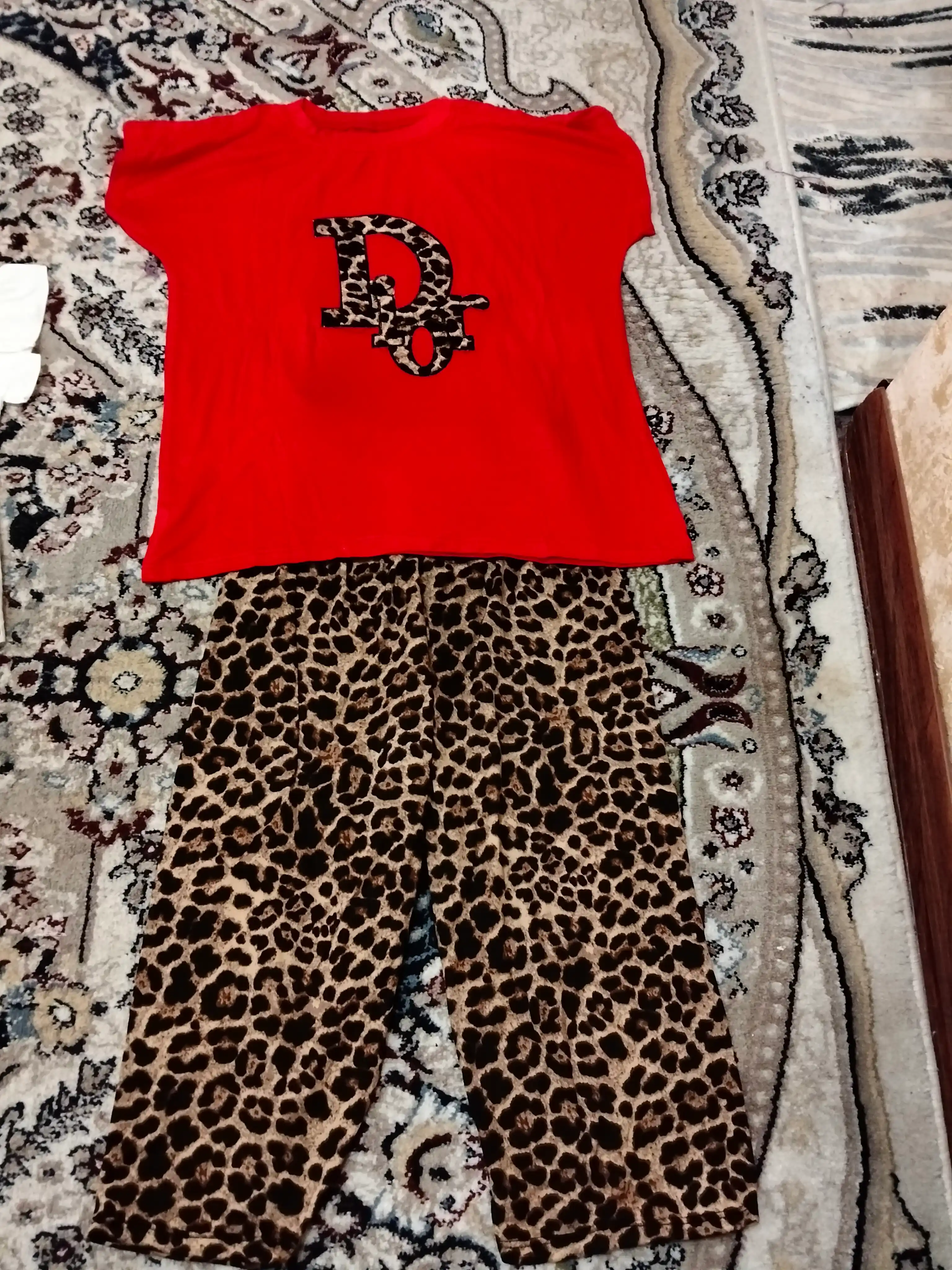 Bolalar uchun leopard vishivkali pijama to‘plami, qisqa yengli futbolka va shim 10-12 yosh