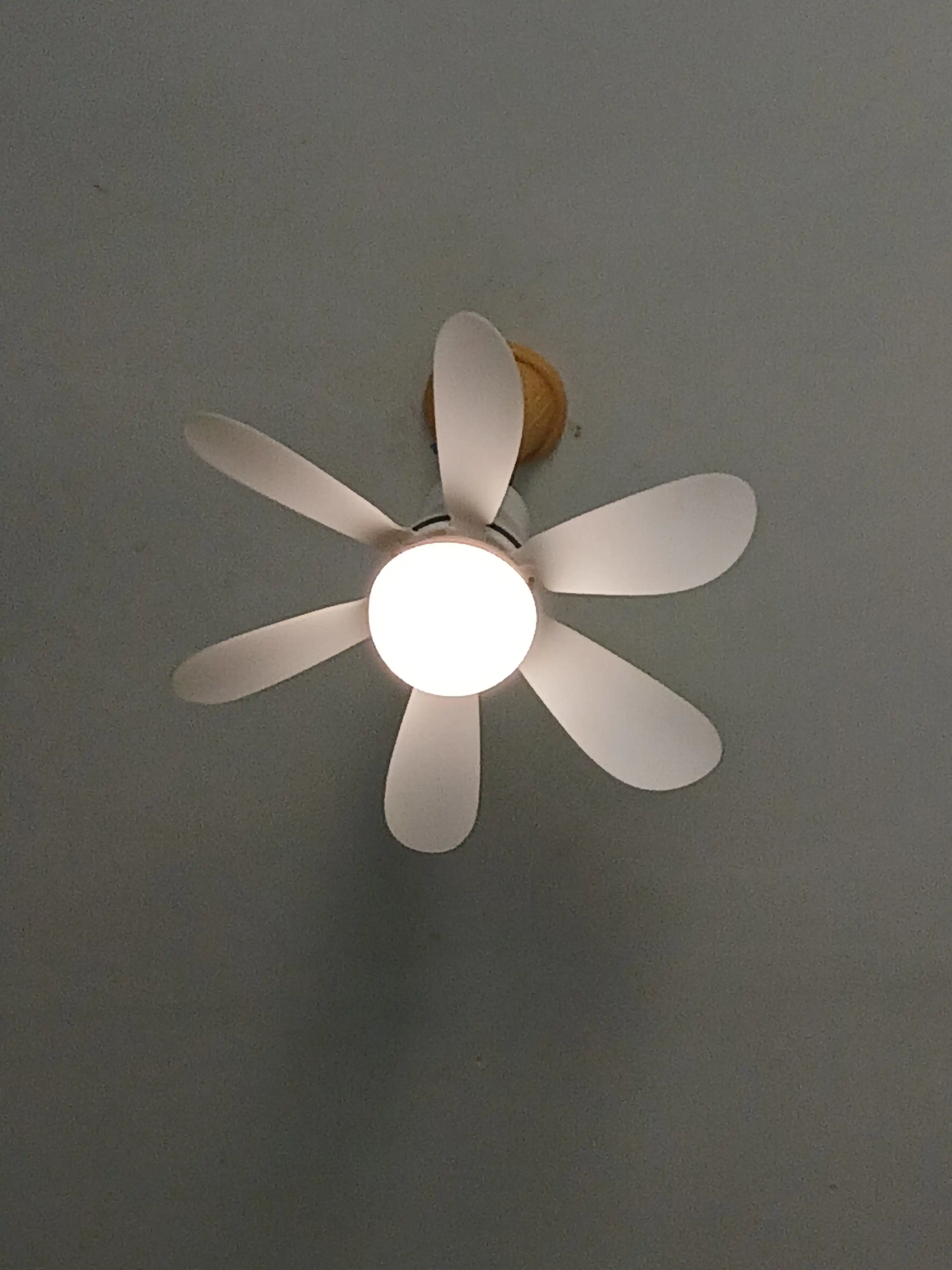 LED ventilyatorli qandil, pultli, 3 yoritish rejimi, 4 tezlik, E27, 40W, barcha xona uchun