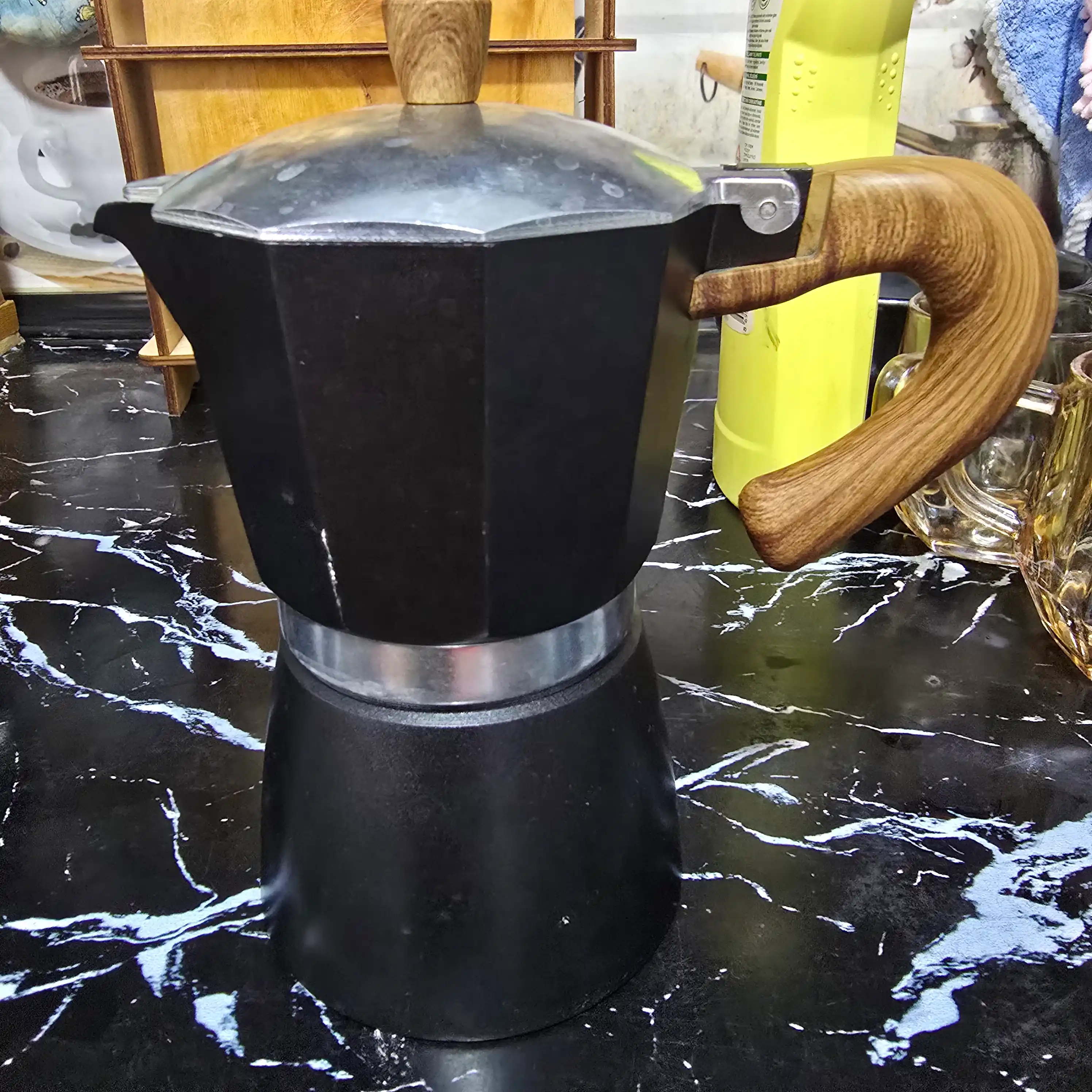 Geyser qahva qaynatgich, quyma alyuminiydan tayyorlangan