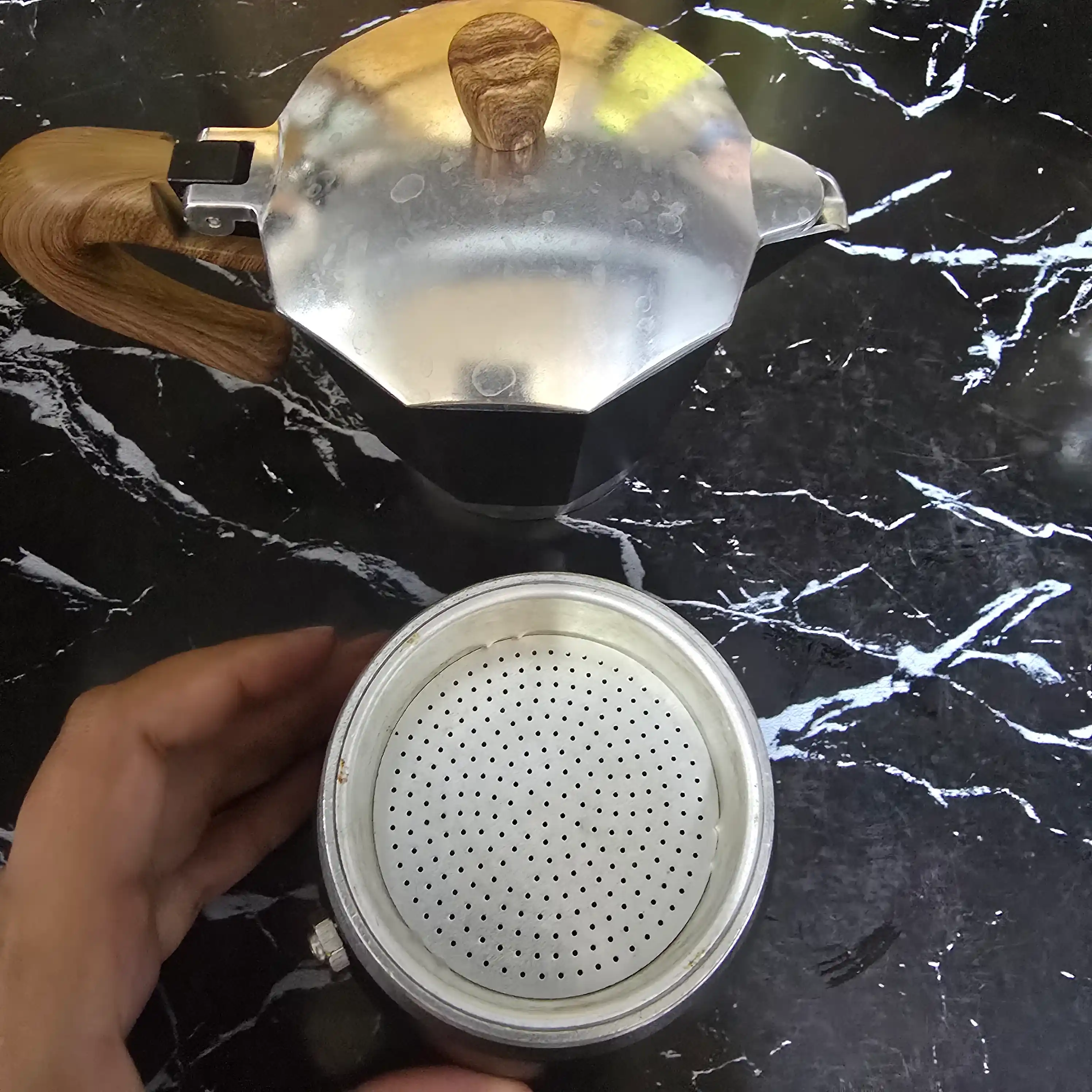Geyser qahva qaynatgich, quyma alyuminiydan tayyorlangan