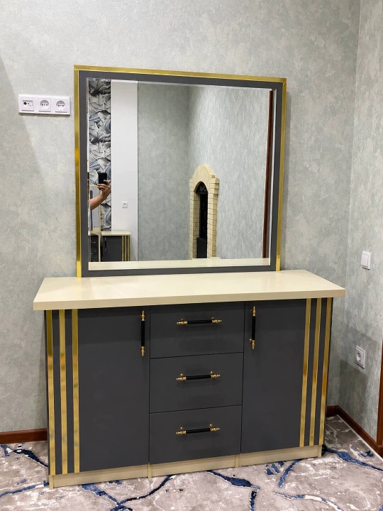 Современный спальный гарнитур сочетание комфорта. Шкаф 240×210. Трюмо 120×180 см. Кровать 210×170