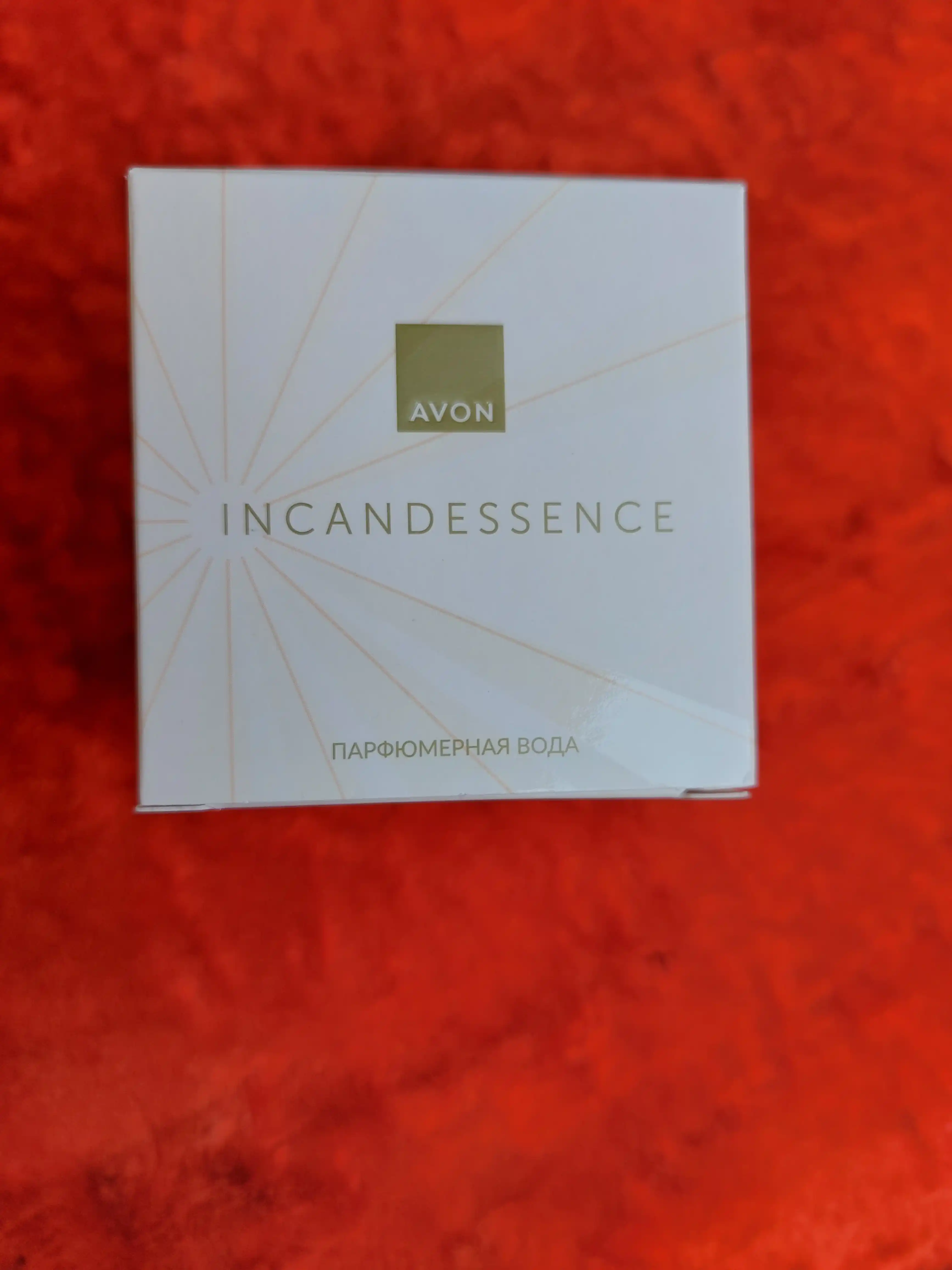 Parfyumlangan suv Avon Incandessence, 50 ml