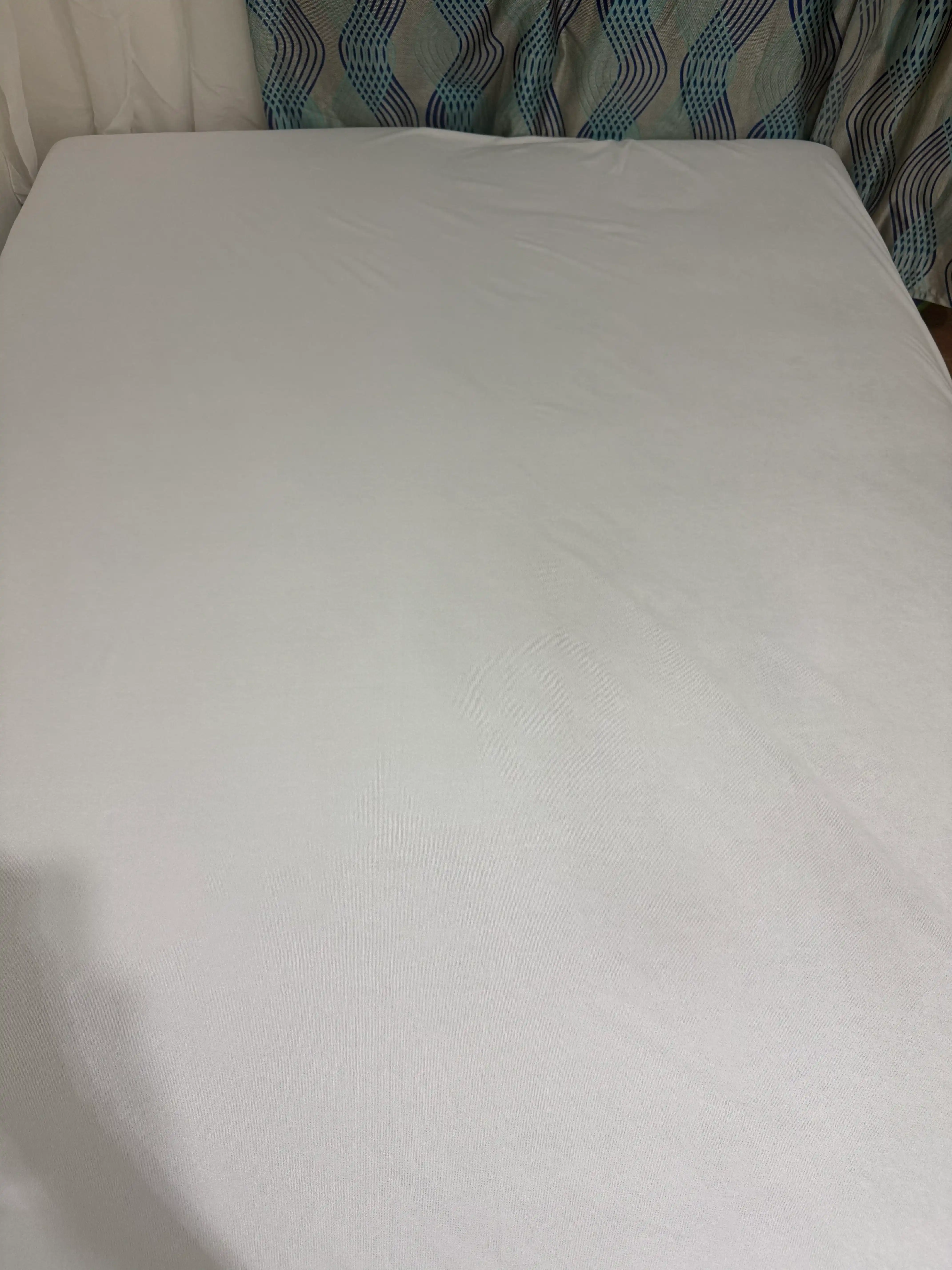 Nam o'tkazmaydigan matras g'ilofi, rezinkali va bortli, o'lchamlari: 160x200 va 180x200