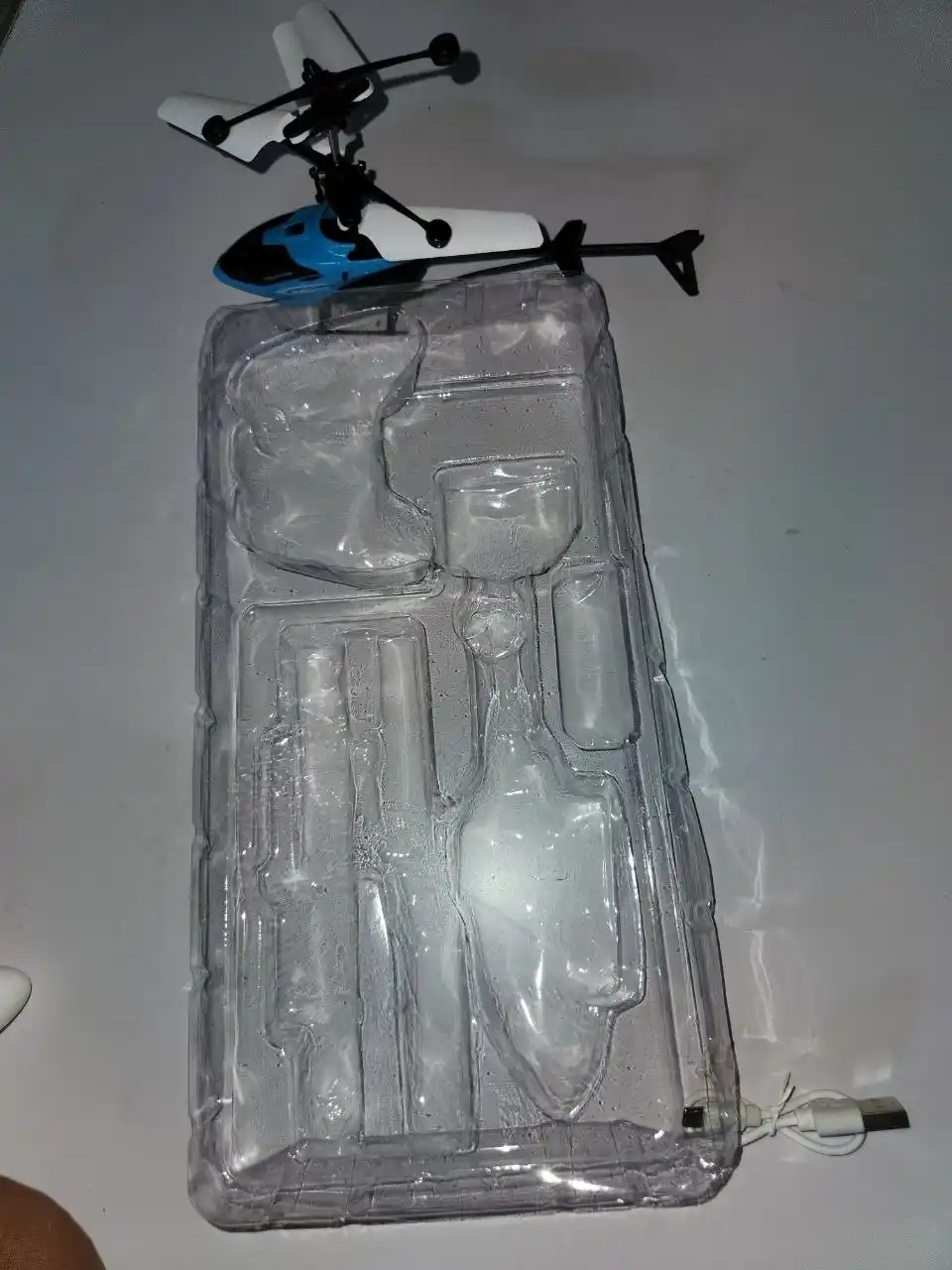 Uchar vertalyot dron robot — bolalar uchun o'yinchoqlar, sensorli, LED chiroqli, USB quvat