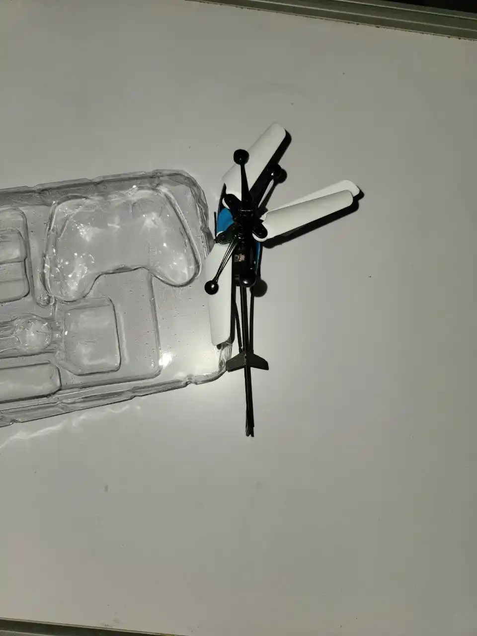 Uchar vertalyot dron robot — bolalar uchun o'yinchoqlar, sensorli, LED chiroqli, USB quvat