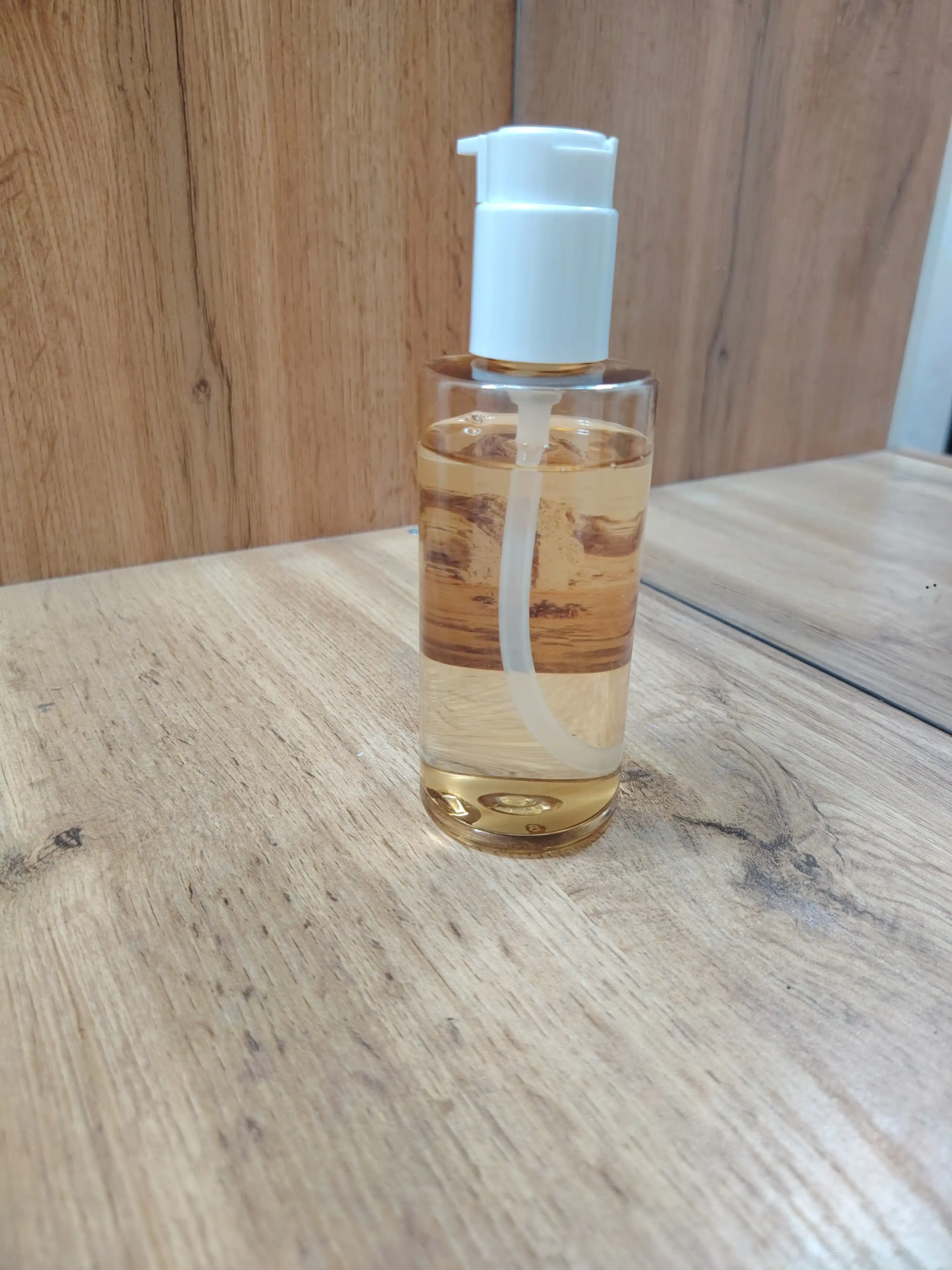 Успокаивающее гидрофильное масло SKIN1004 Madagascar Centella Light Cleansing Oil