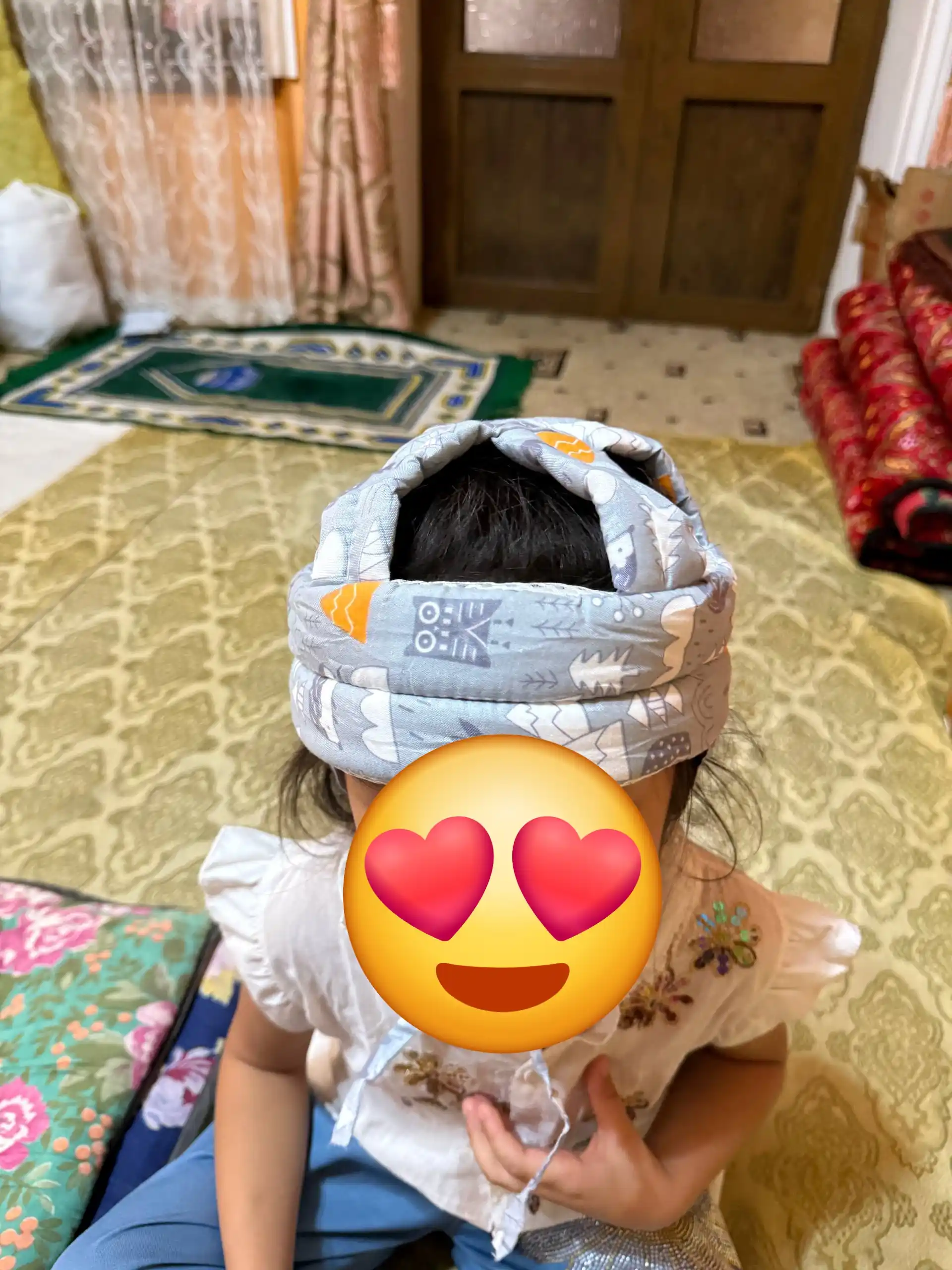Bolaning boshini himoya qilish uchun zarbaga qarshi shlem-qalpoq