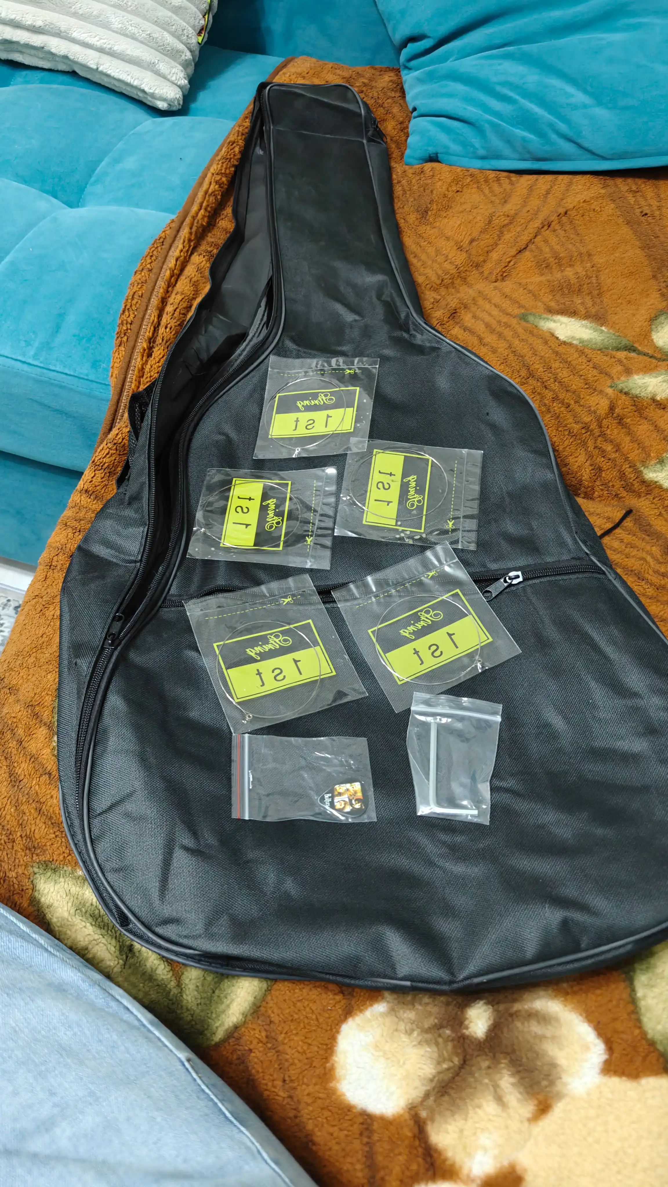 Аkustik gitara Smiger, qora rangi, o'lchami 40 +chexol + 2 media. Ga-H15 sku
