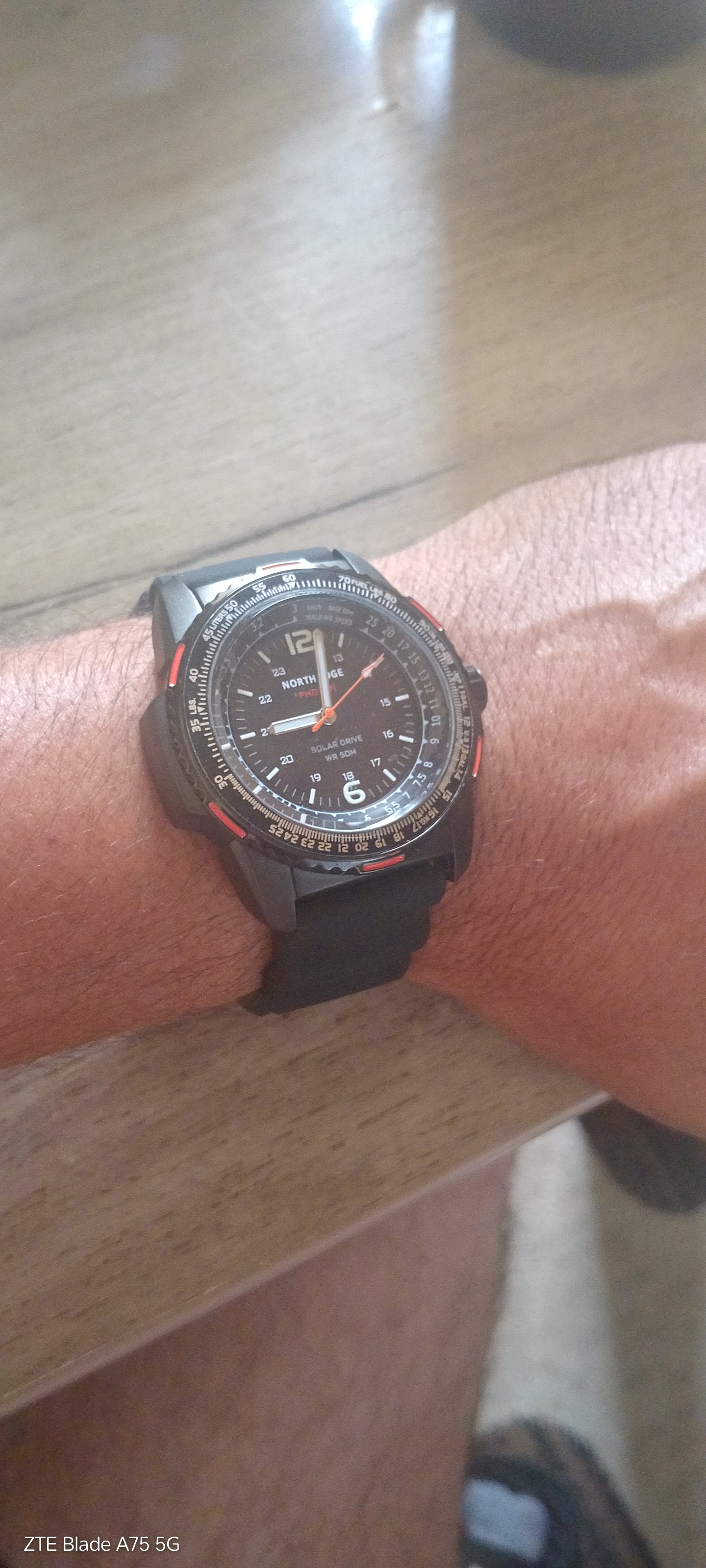 Часы North Edge Photon