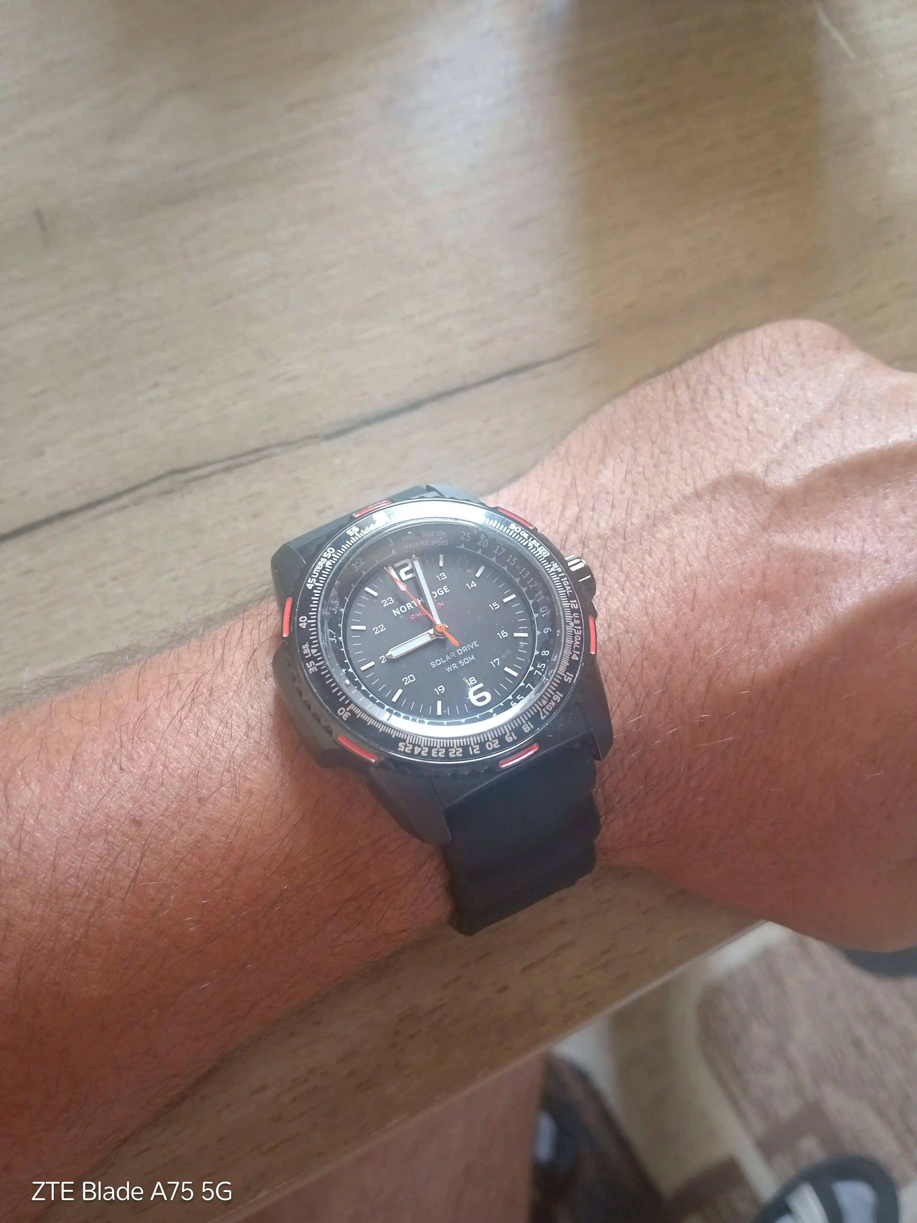Часы North Edge Photon