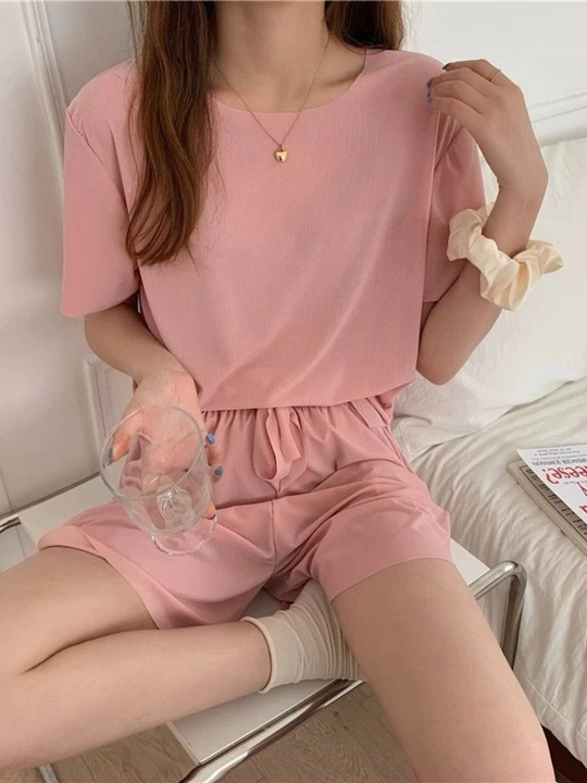 Ayollar uchun Ice Silk uy to‘plami, 3 tasi 1 da, futbolka, shorti va shim, yengil pijama