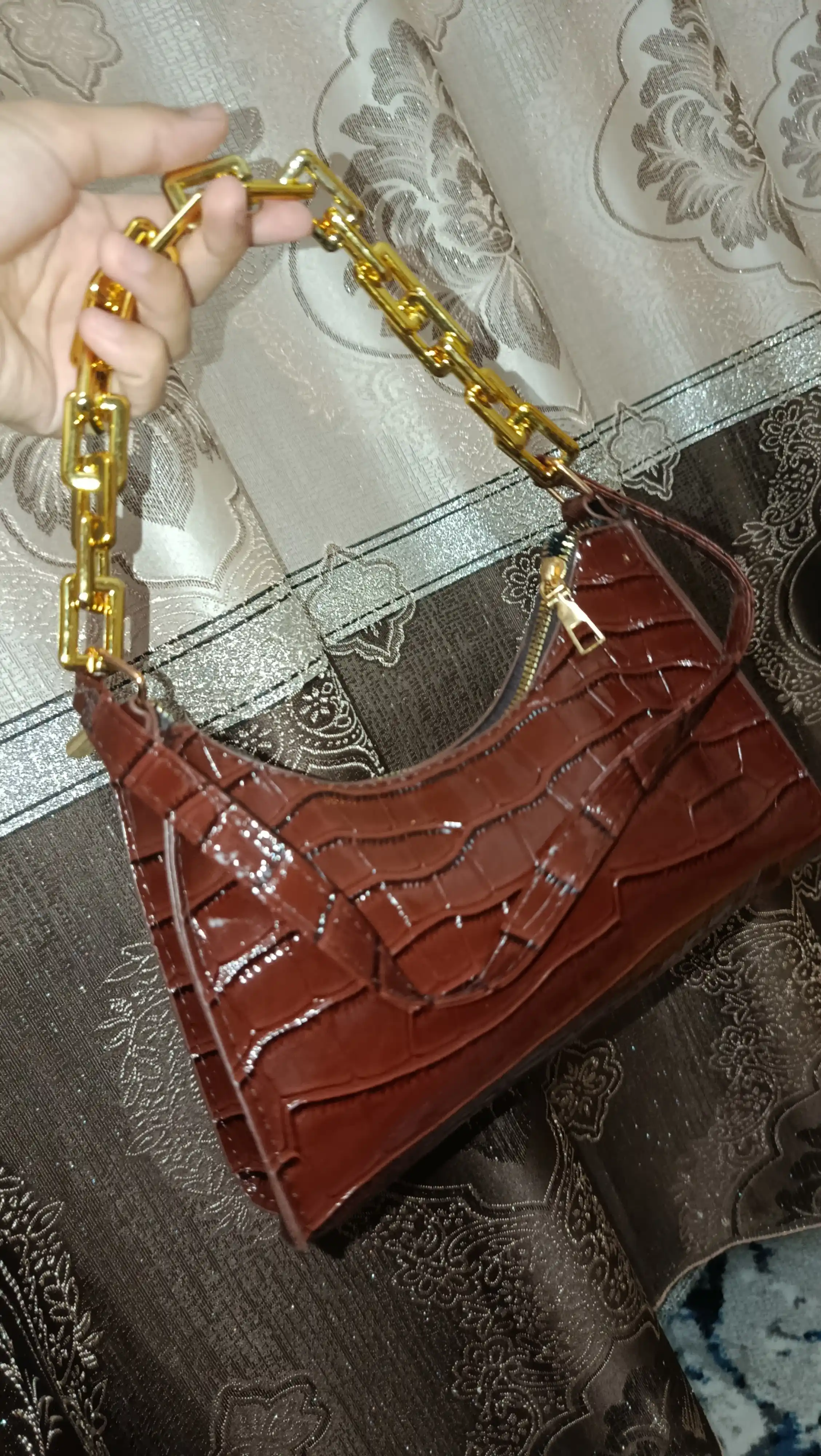 Ayollar sumkasi yelkama