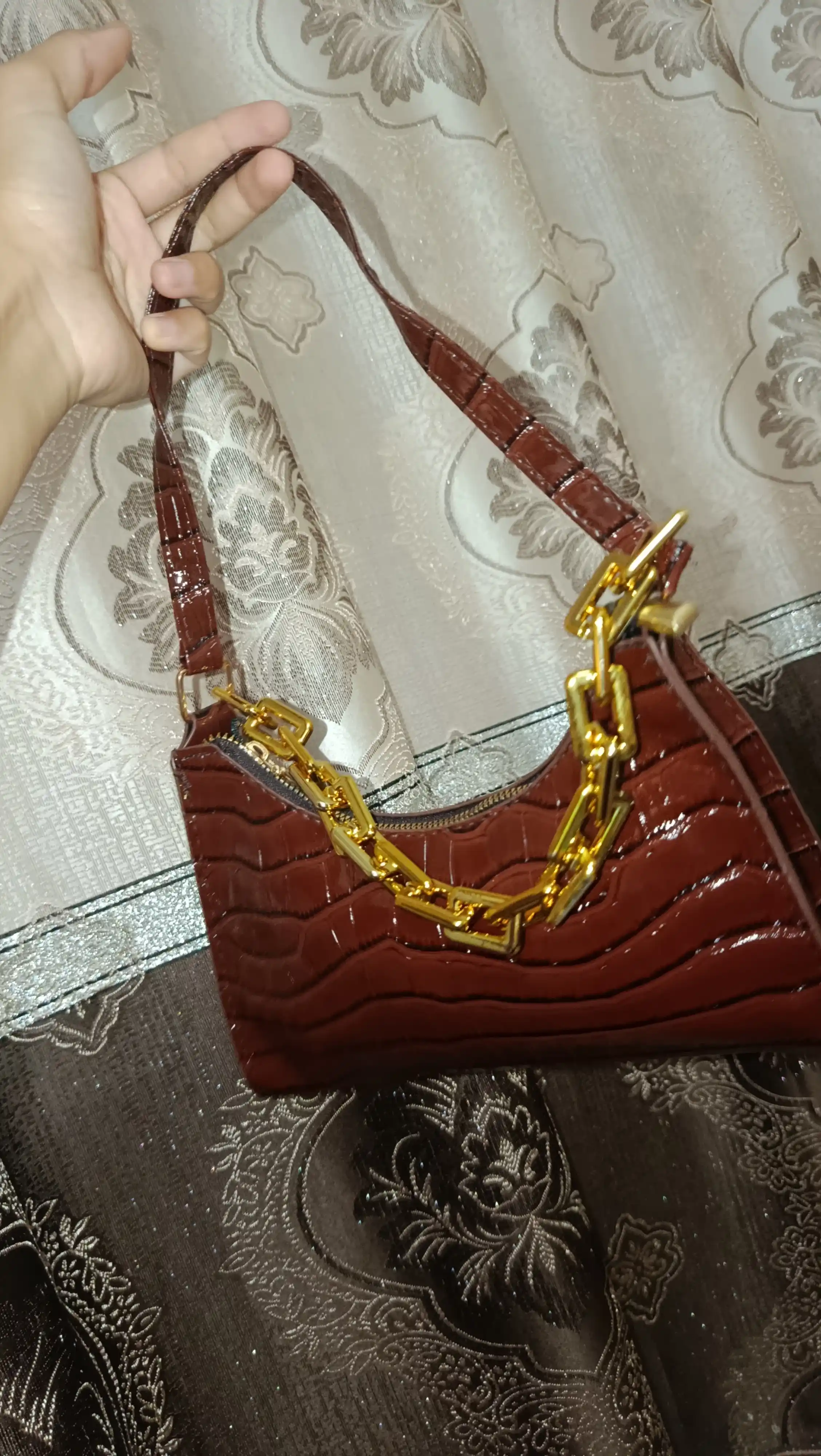 Ayollar sumkasi yelkama