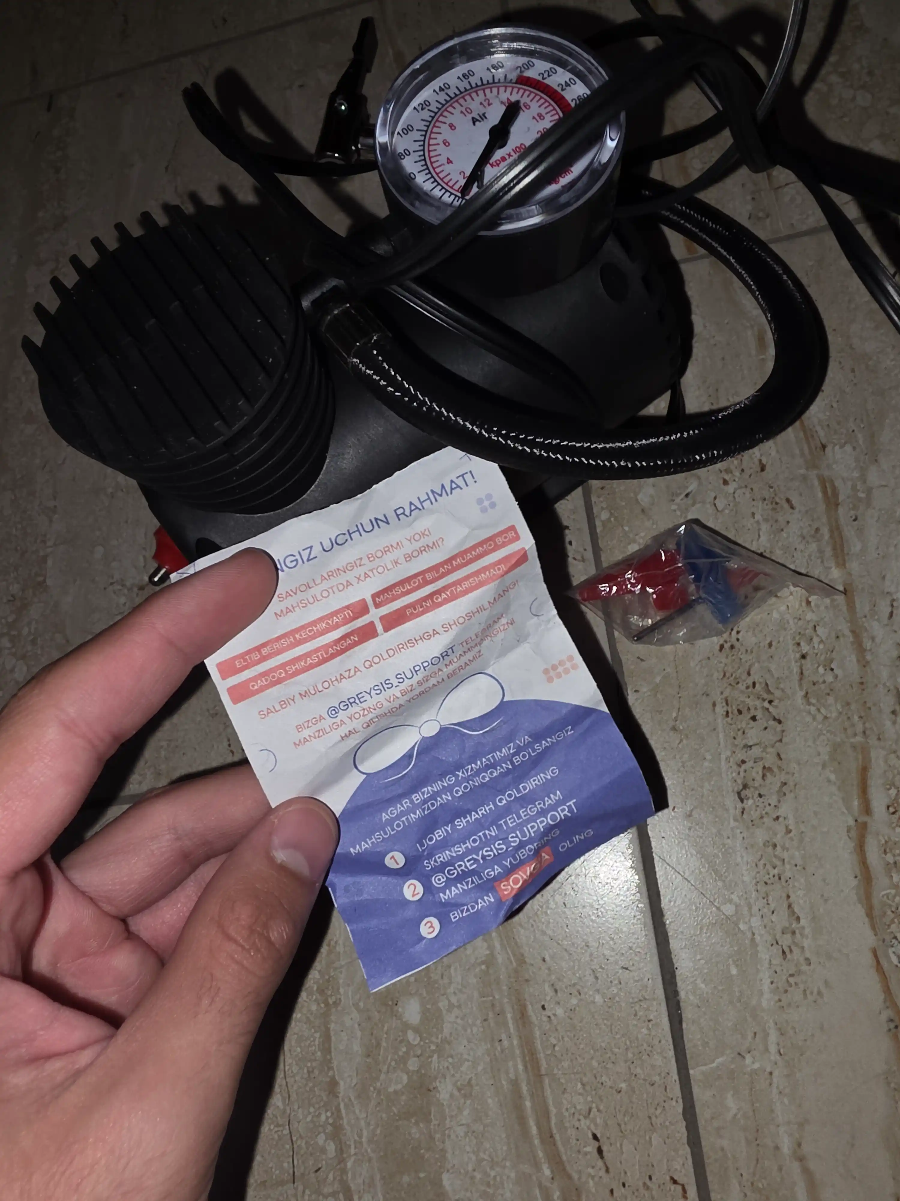12V 300 PSI avtomobil kompressori, shinalar uchun nasos, manometr va adapterlar to‘plamda