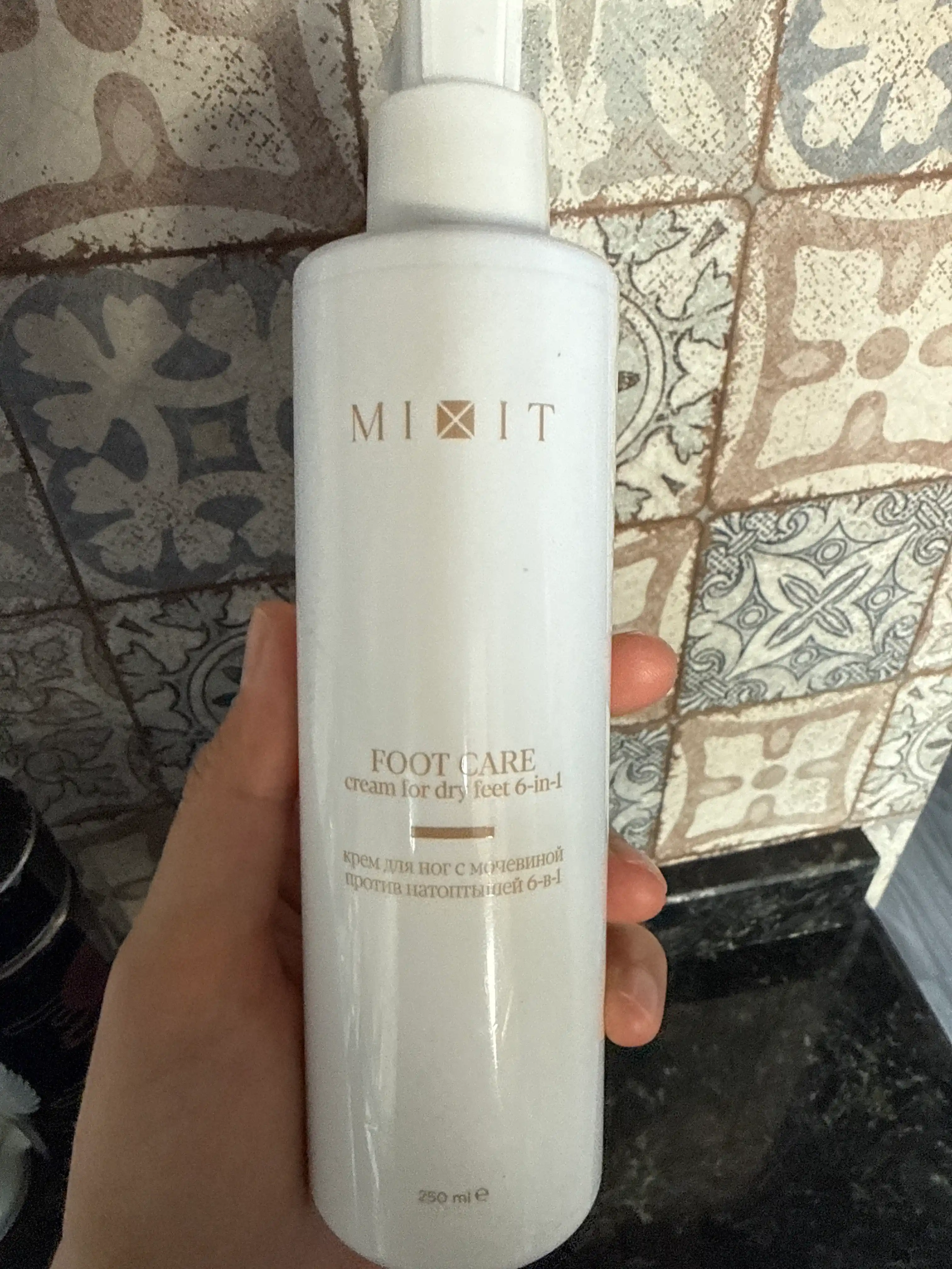 MIXIT Кератолитик для стоп и увлажняющий с мочевиной крем для ног FOOT CARE 6-в-1 250 мл